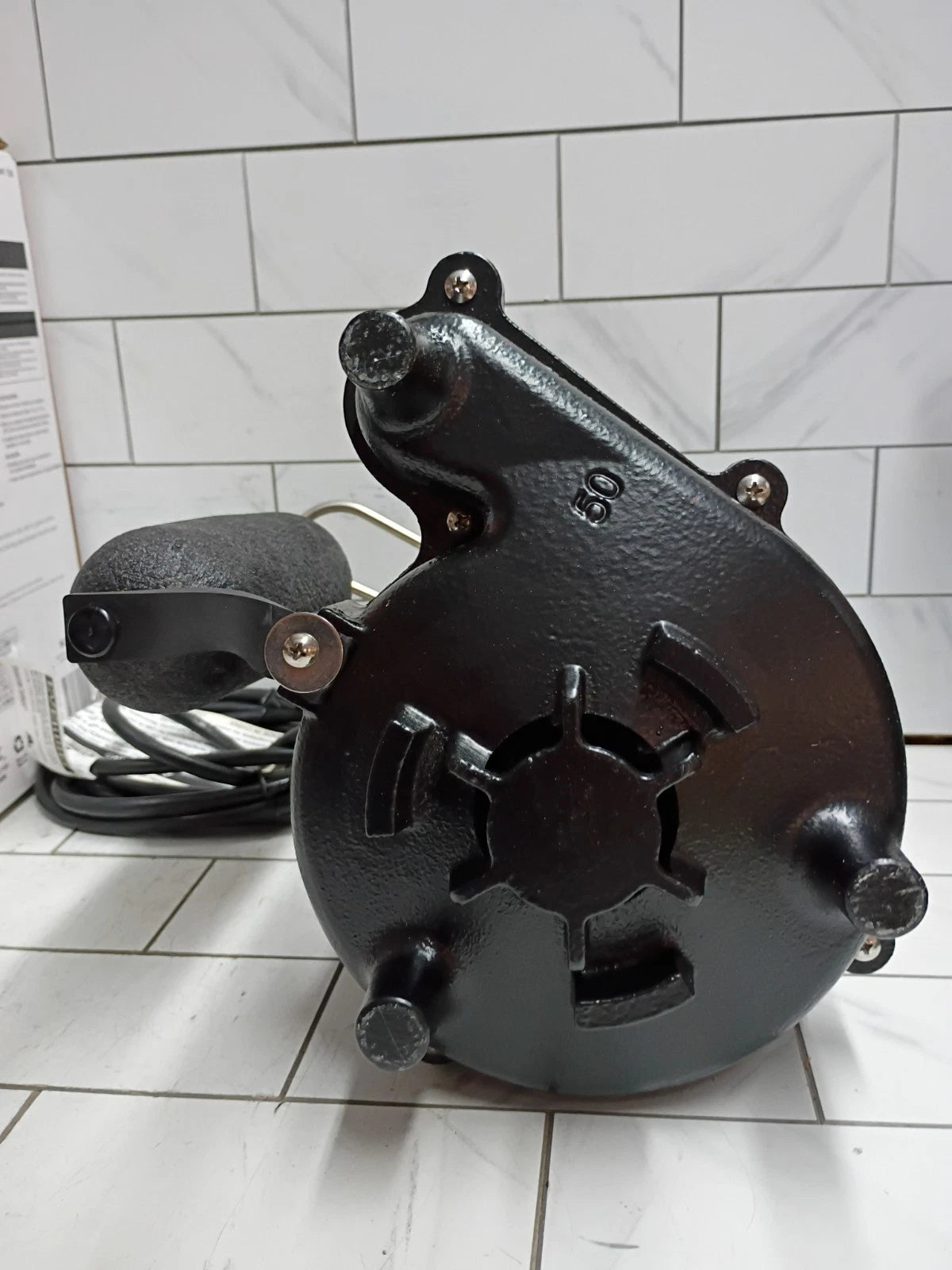 Everbilt HDS50 1/2 HP Cast Iron Sump Pump Model OPEN BOX.