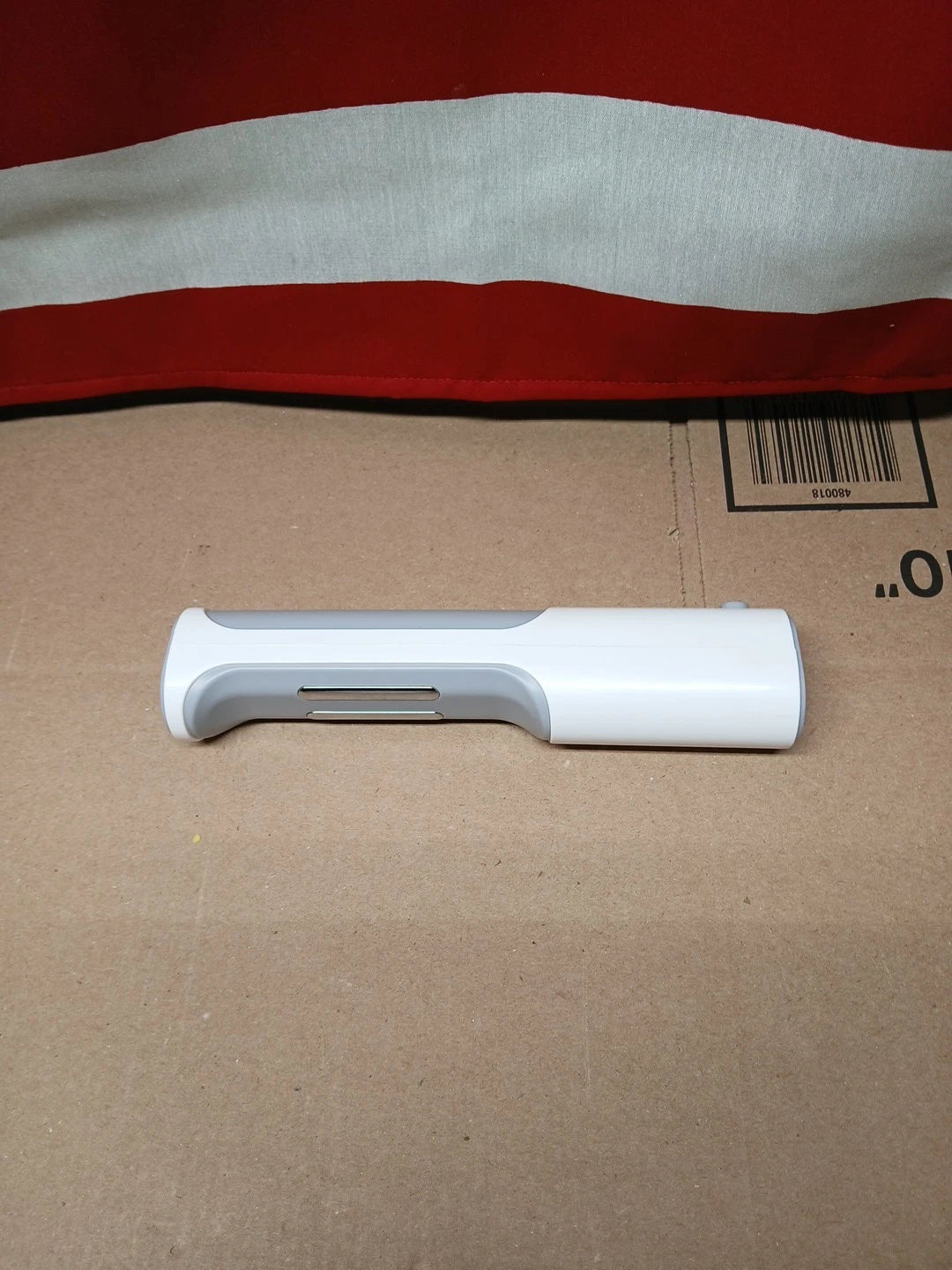 NutriChef Electric Bread Knife-Lightweight w/Contoured Grip Handle -White & Grey