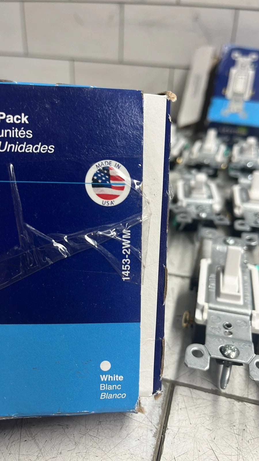 18Pk Leviton 1453-2WM White 15A 120V 3-Pole Toggle AC Switch 60pkL