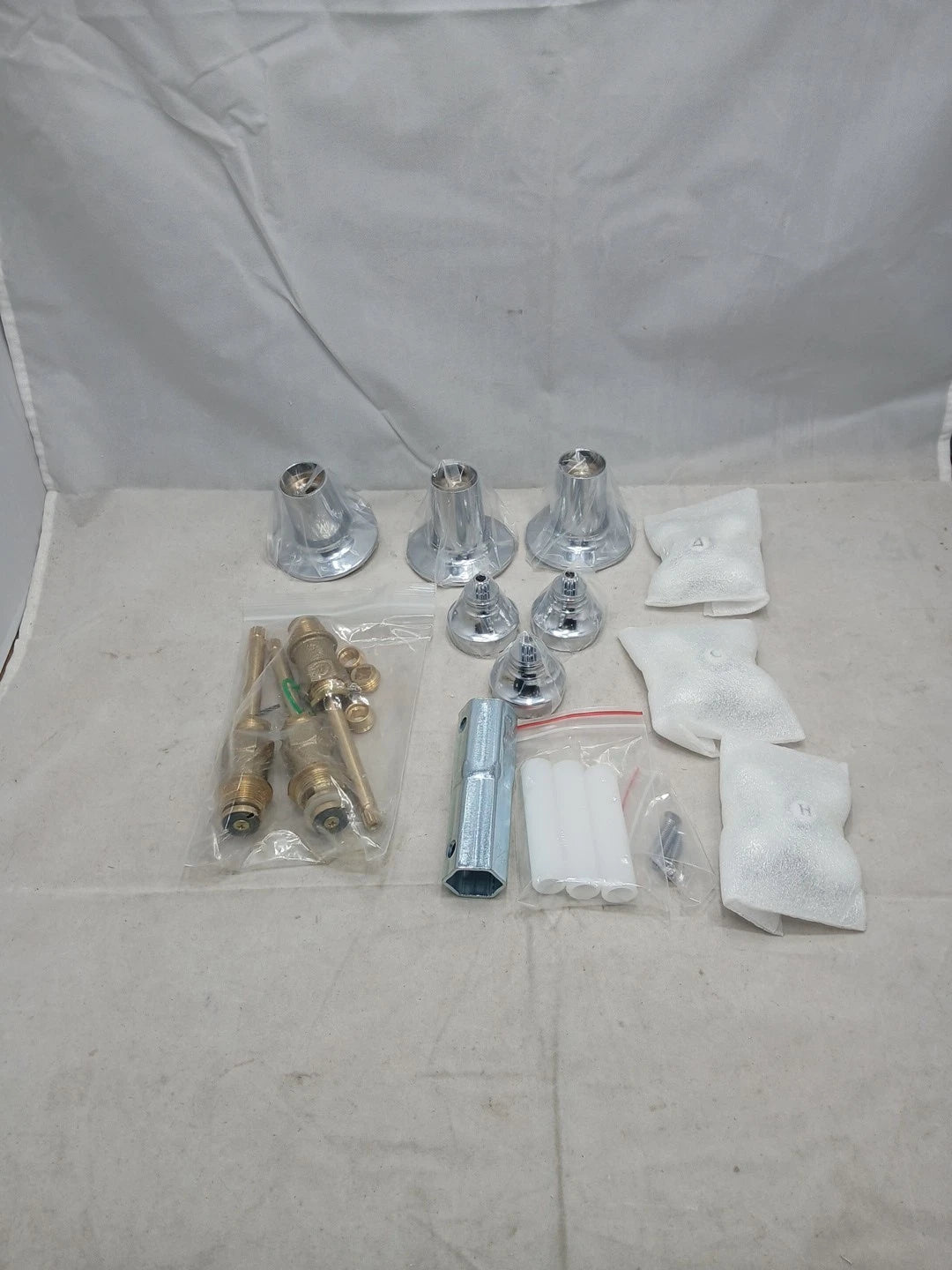 NEW Danco Tub/Shower Remodel Kit for Pfister - Porcelain Cross Arm - 39696 (ob)