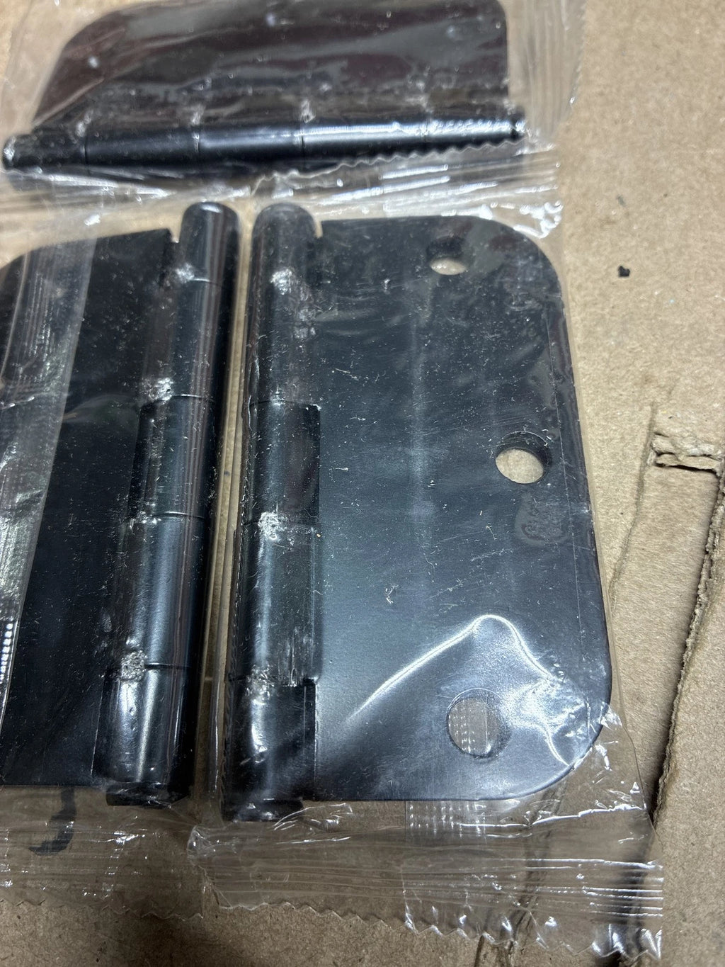 A LOT OF 6 Self Closing Non-Squeak Door Hinges 3.5in 5/8in Matte Black 3 Pack’s