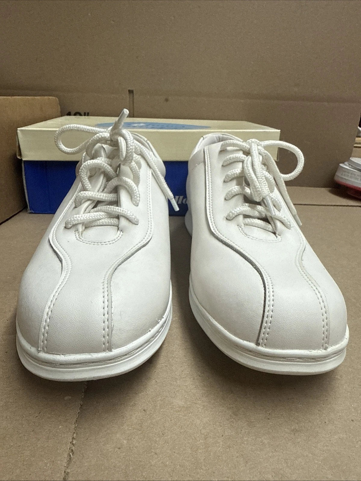 24 HOUR COMFORT Alana Women's Wide Width Lace Up Shoes 10.5 Nurse