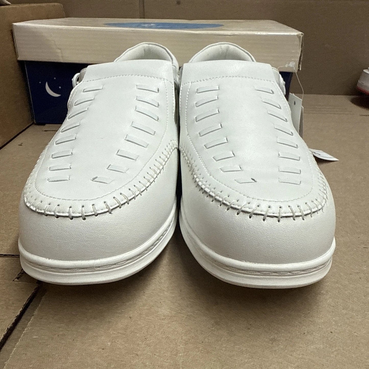 24 HOUR COMFORT Chloe Women's 10.5 WideWidth Moccasin Design Leather Shoes Nurse