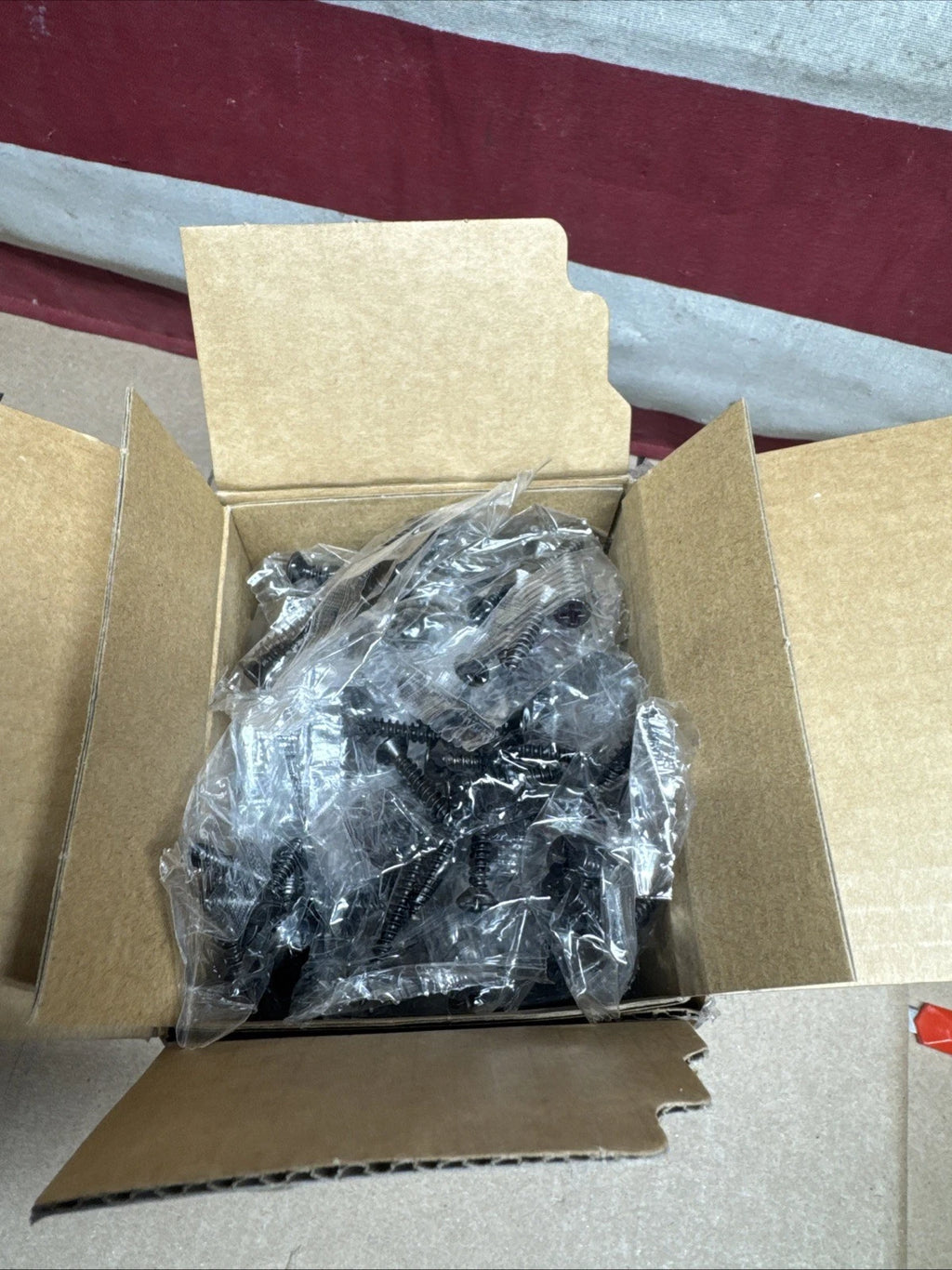 24 Pack Everbilt 3-1/2 in. x 5/8 in. Radius Matte Black Squeak-Free Door Hinges