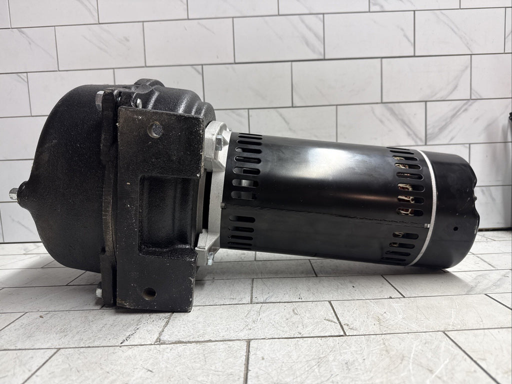 Wayne WLS150 1-1/2 HP Cast Iron Quick-Prime Lawn-irrigation Sprinkler Pump. NOB
