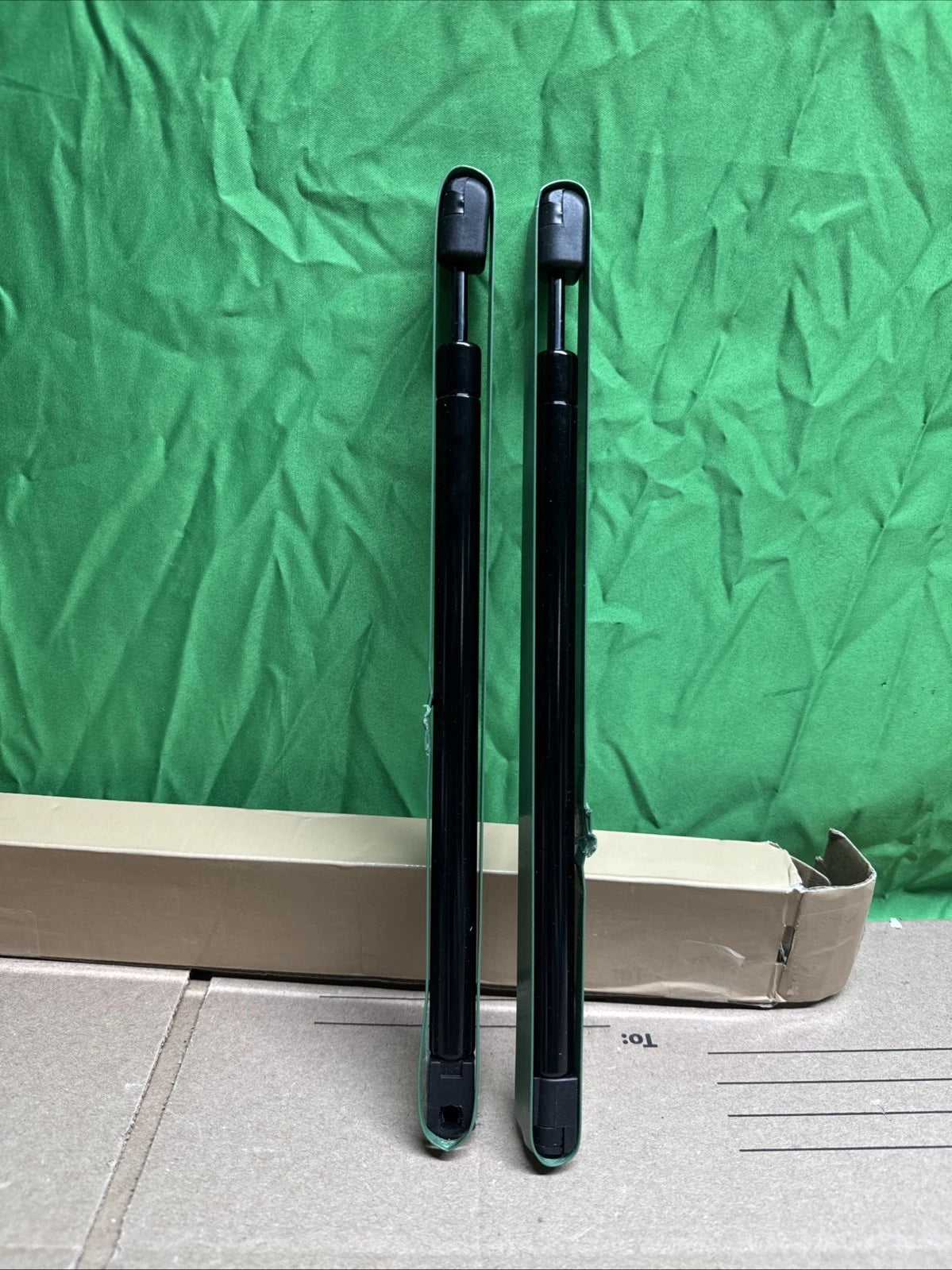 2x Rear Window Glass Lift Supports Shocks for Chevy Tahoe GMC Yukon 00-06