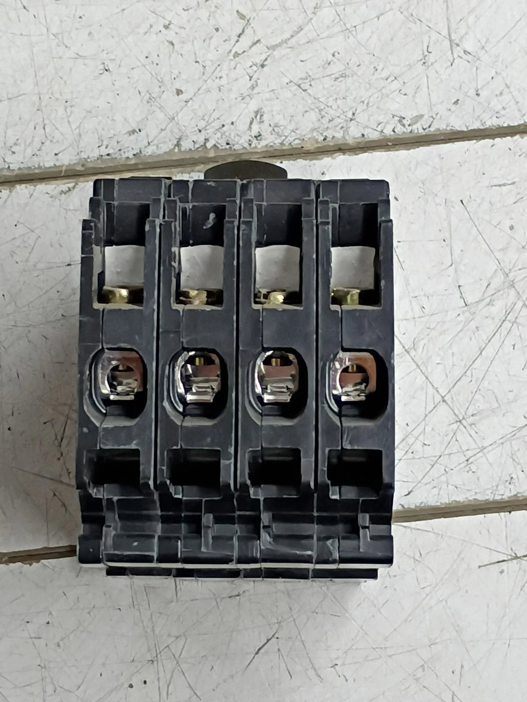 Siemens Q22040CT Quad Circuit Breaker 20A 1-Pole/40A 2-Pole/20A 1-Pole Open Box