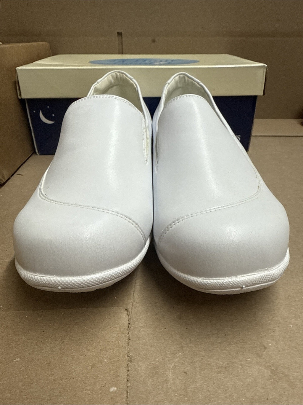 24 HOUR COMFORT Lila Women's 9.5 Wide Width Leather Slip-On Loafers Nurse