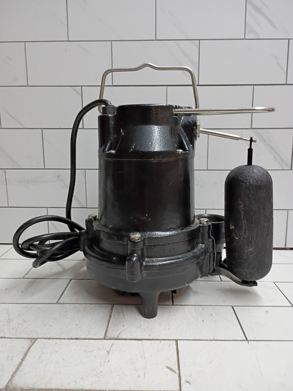 Everbilt HDS50 1/2 HP Cast Iron Submersible Sump Pump Used
