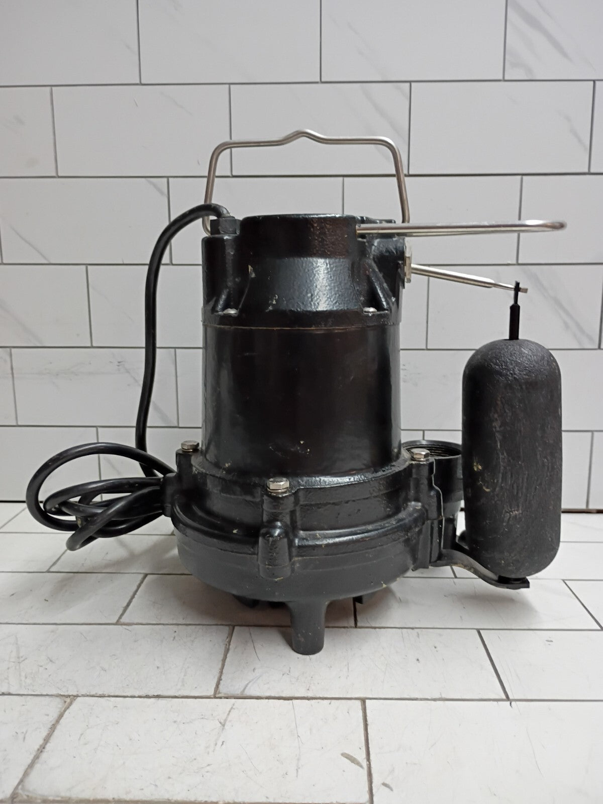 Everbilt HDS50 1/2 HP Cast Iron Submersible Sump Pump Used