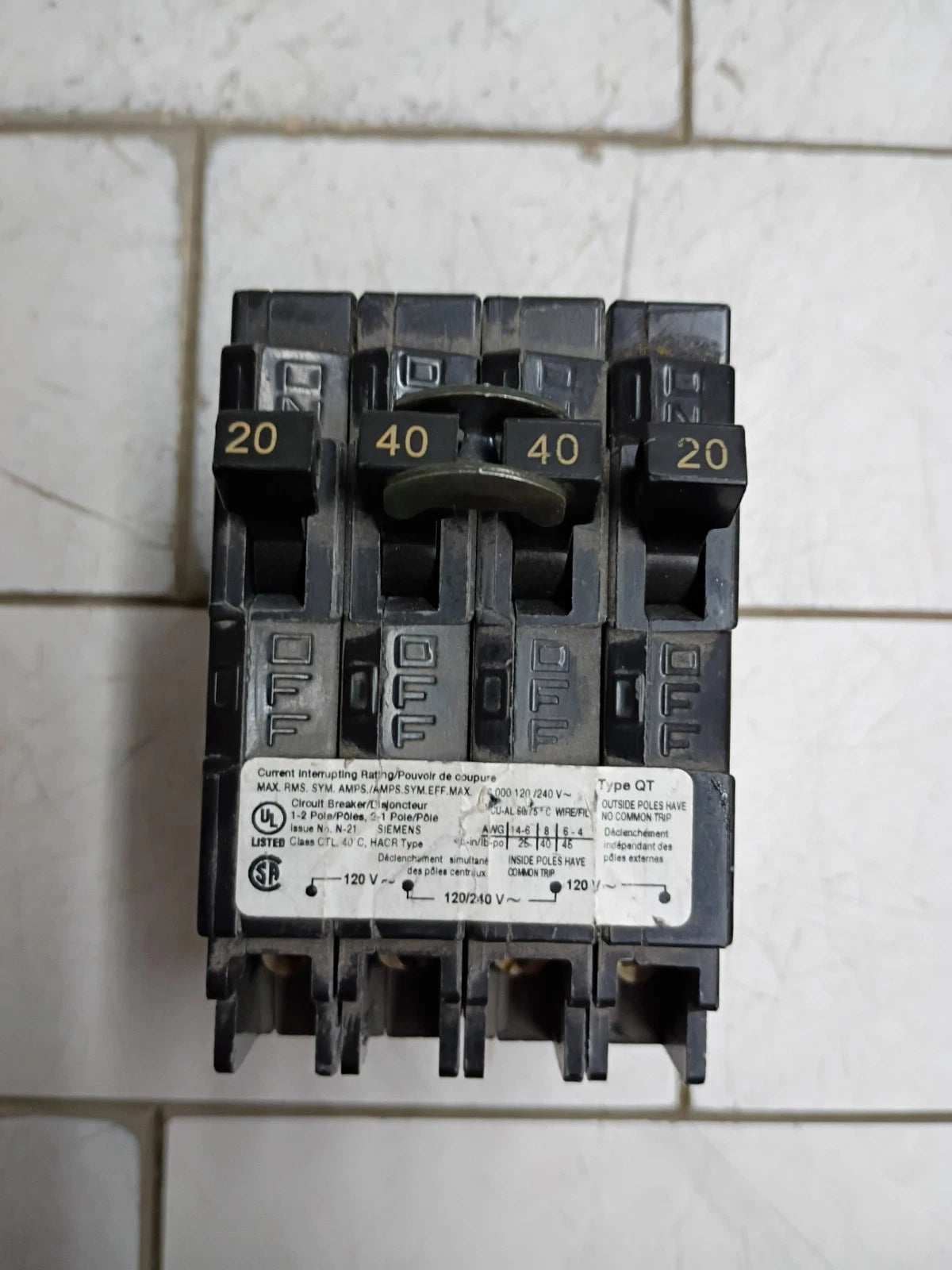 Siemens Q22040CT Quad Circuit Breaker 20A 1-Pole/40A 2-Pole/20A 1-Pole Open Box
