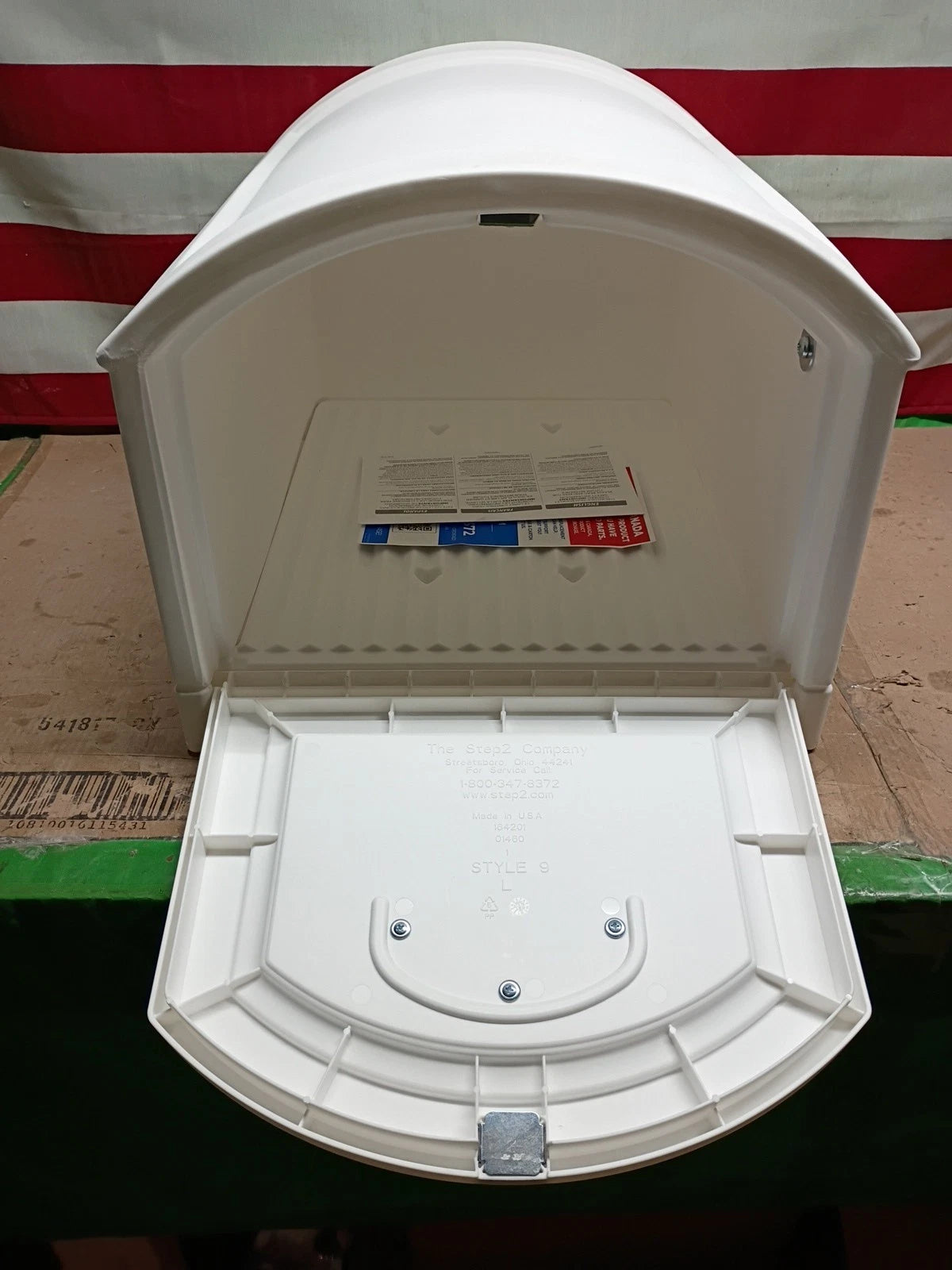 Step2 518199 Classic White XL Town-to-Town Post-Mount Mailbox, Open Box