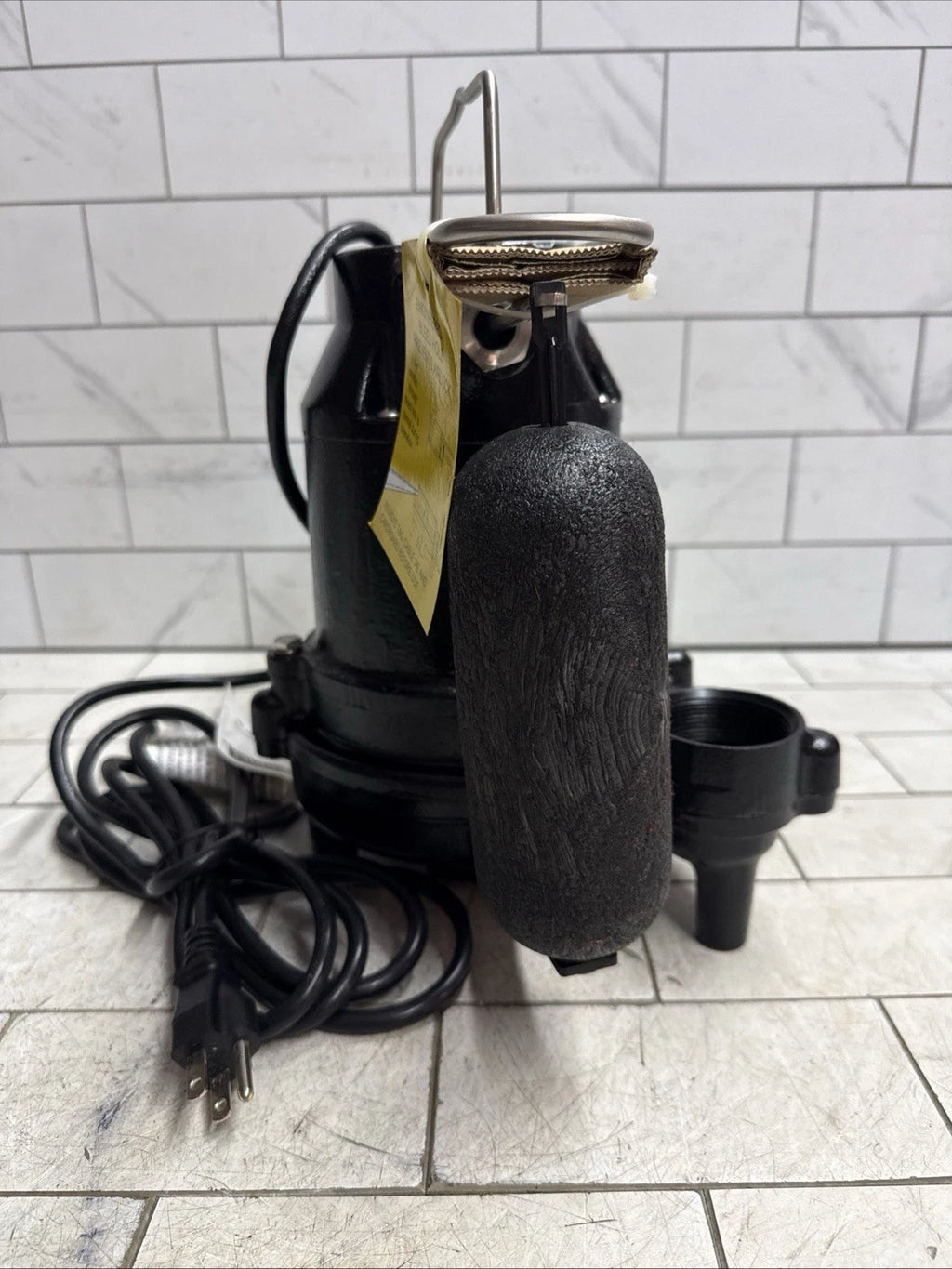 Everbilt HDS50 1/2 HP Cast Iron Pro Grade Submersible Sump Pump OPEN BOX.