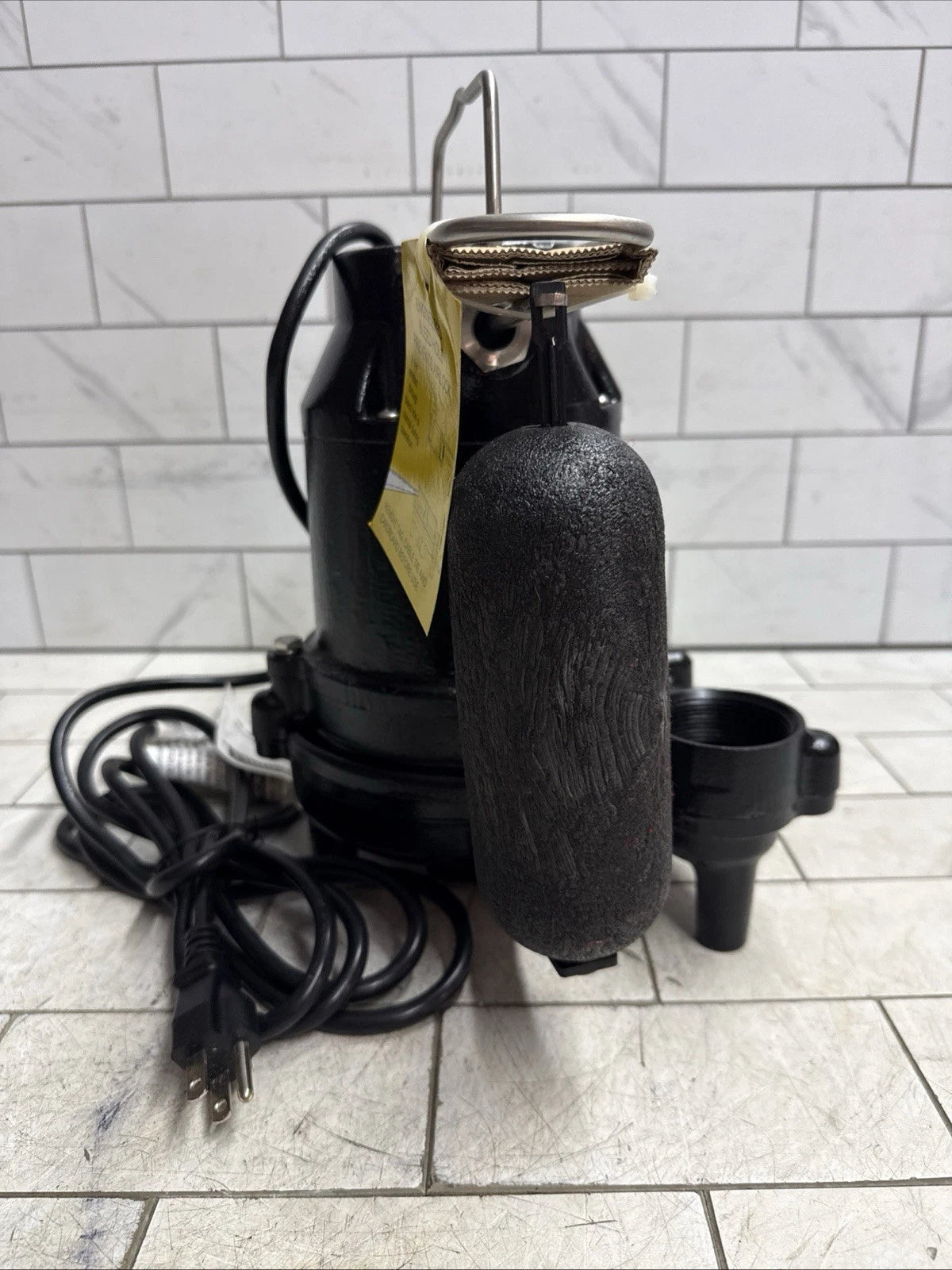Everbilt HDS50 1/2 HP Cast Iron Pro Grade Submersible Sump Pump OPEN BOX.