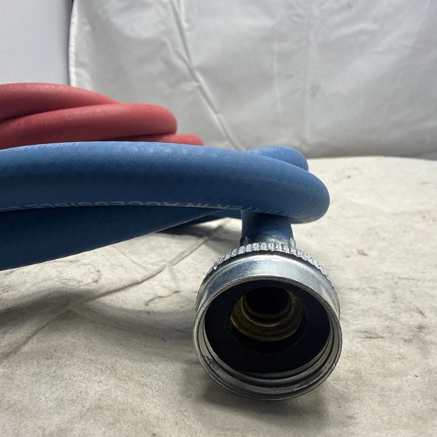 PAIR Everbilt4FT RED/BLUE RUBBER WASHER HOSES Open Box