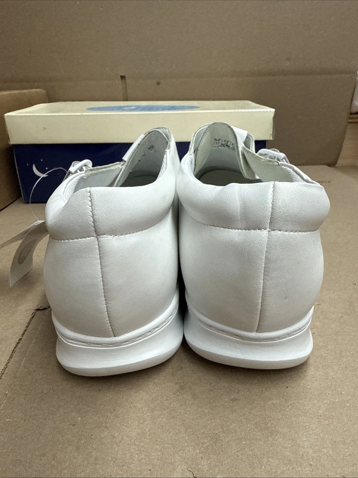 24 HOUR COMFORT Willa Women's Wide Width Leather Shoes size 12 nurse
