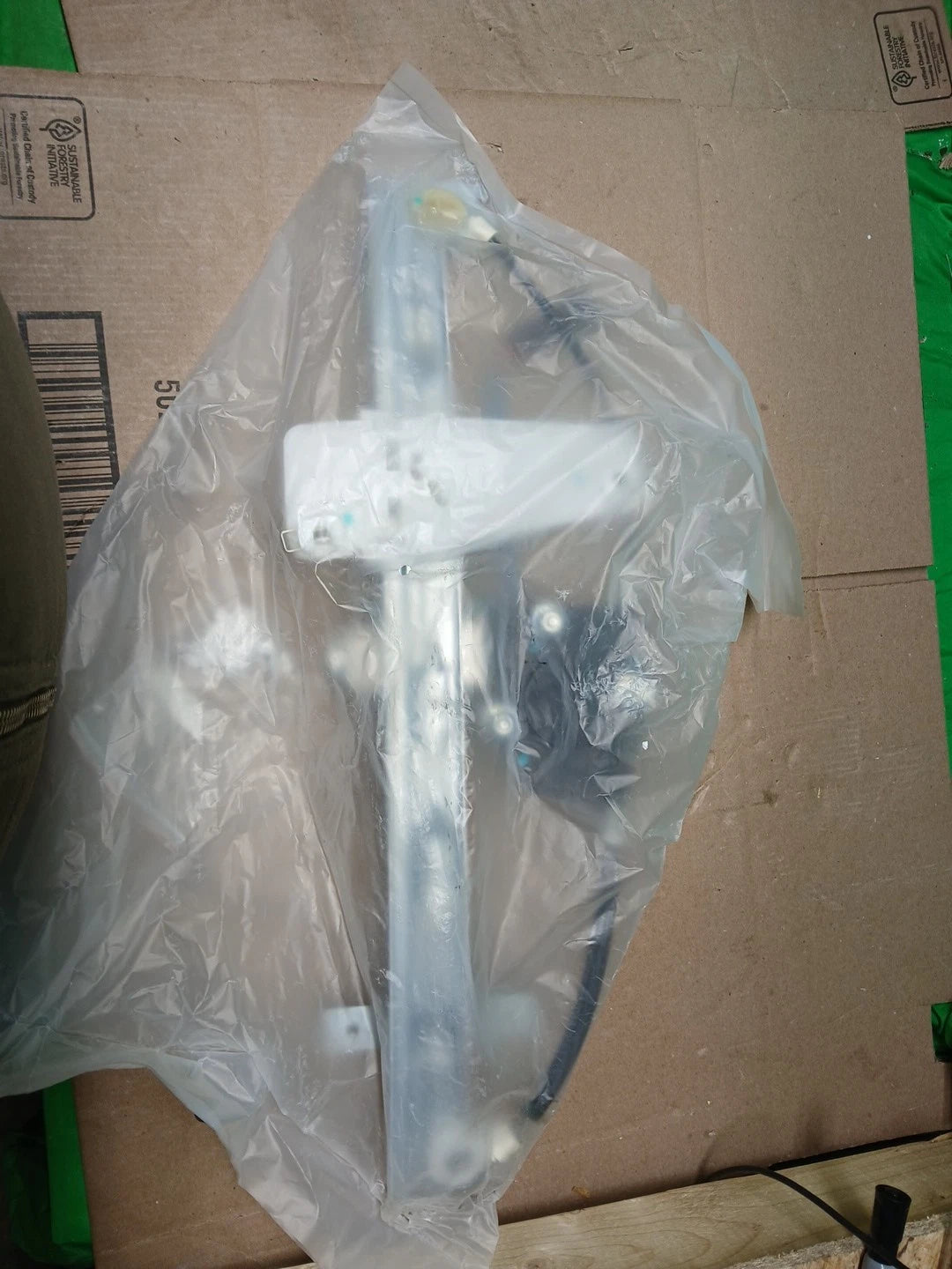Dorman 741-552 Front Driver Side Power Window Motor and Regulator Assembly