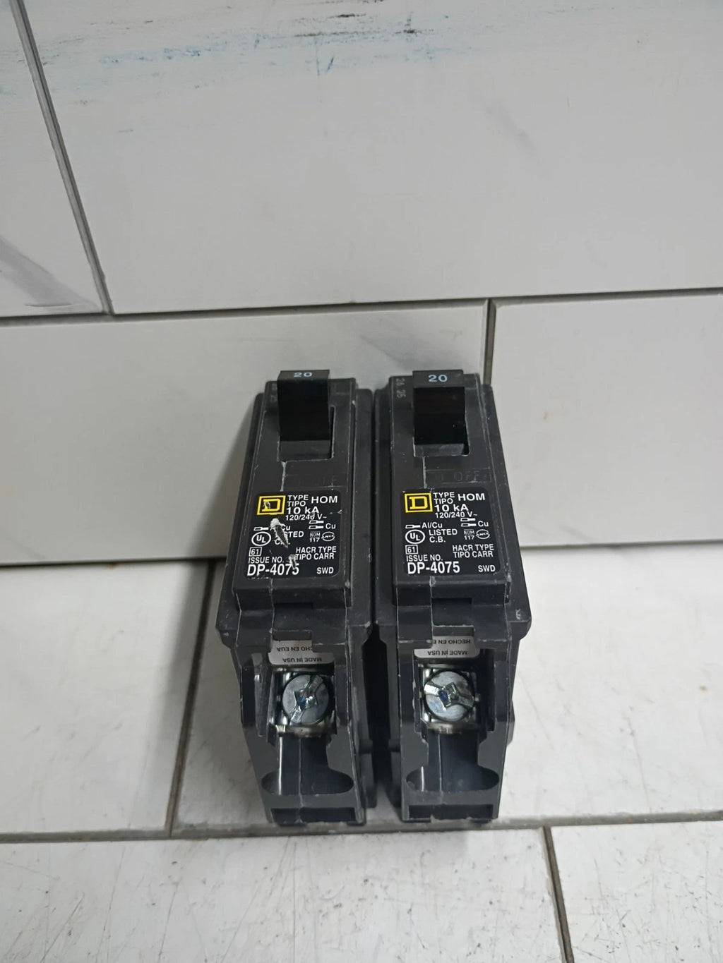 (2 Pack) Square D HOM120 1 DP-4075 Circuit Breaker 20 Amp 1-Pole OPEN BOX