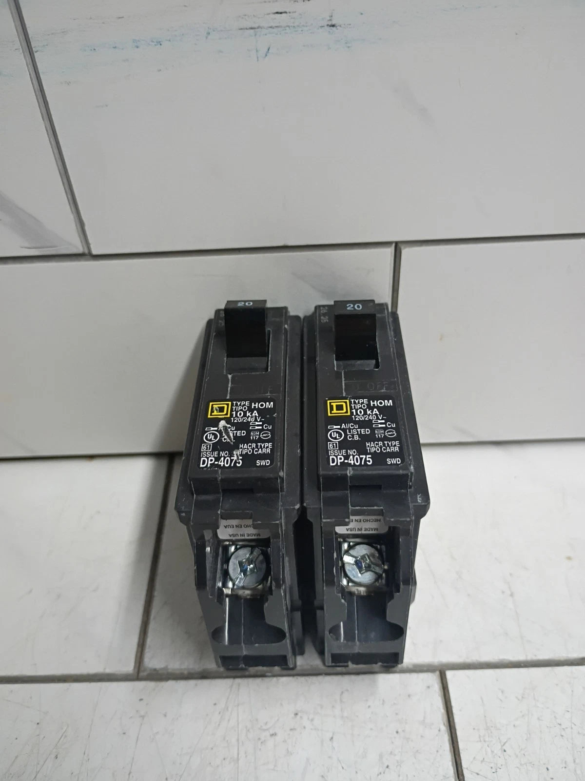 (2 Pack) Square D HOM120 1 DP-4075 Circuit Breaker 20 Amp 1-Pole OPEN BOX