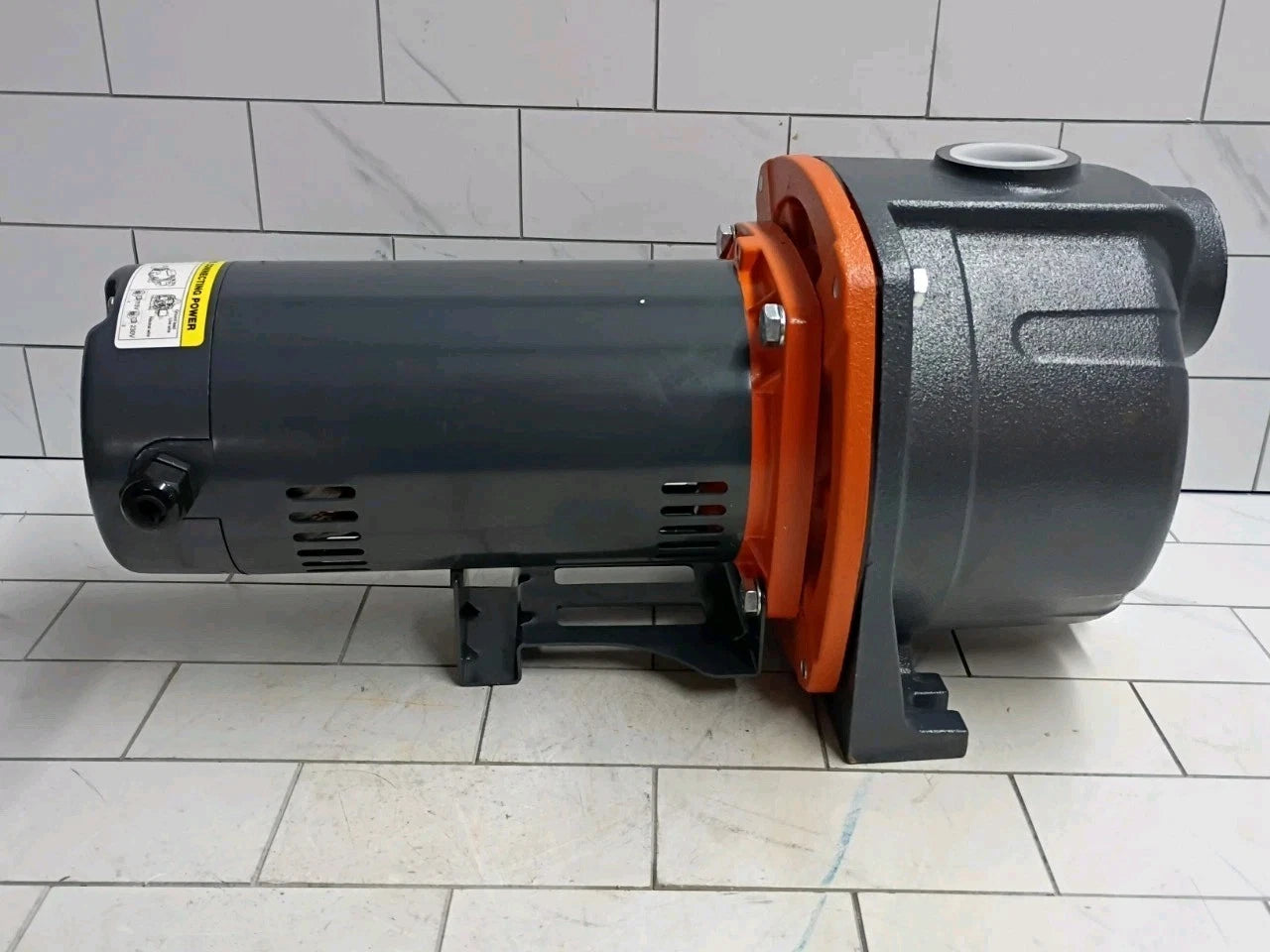 Leo 1-1/2hp Lawn Sparkler Pump Model Ucsm150 New Open Box.
