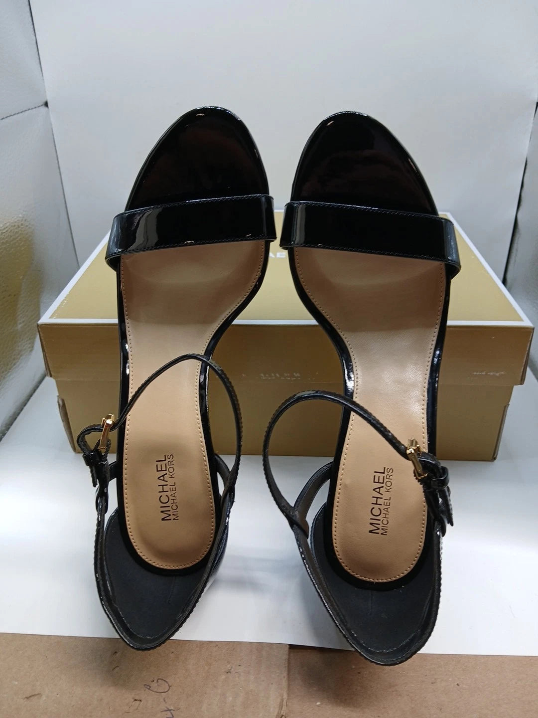 Michael Kors Simone Leather Mid Heel in Black Size 8.5