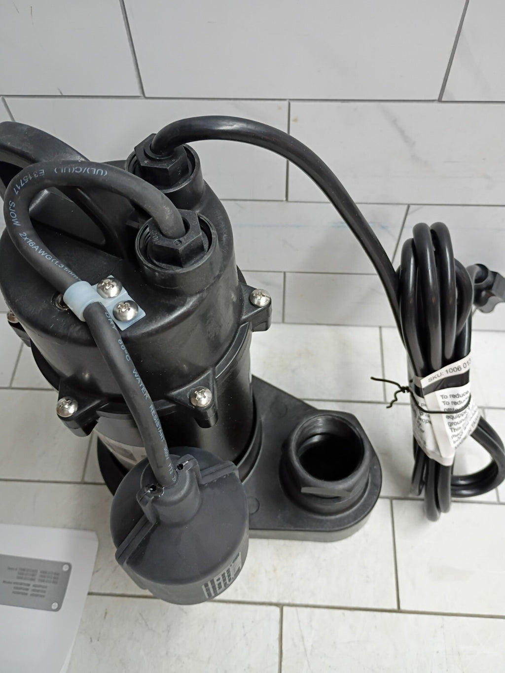 Everbilt 1/2 HP Corrosion Resistant Aluminum Sump Pump w/ Teather Float Switch.