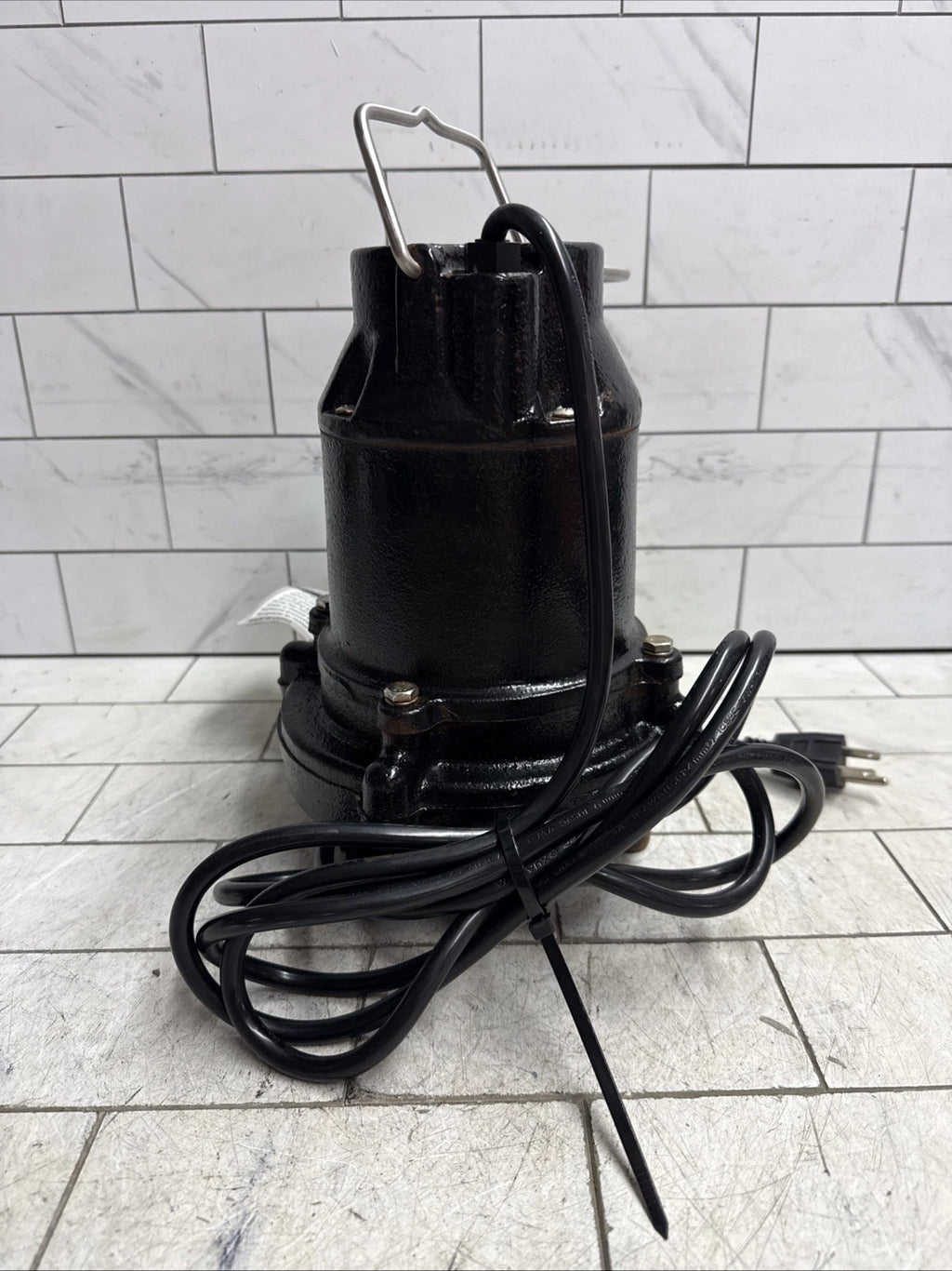 Everbilt HDS50 1/2 HP Cast Iron Submersible Sump Pump Used Good Condition