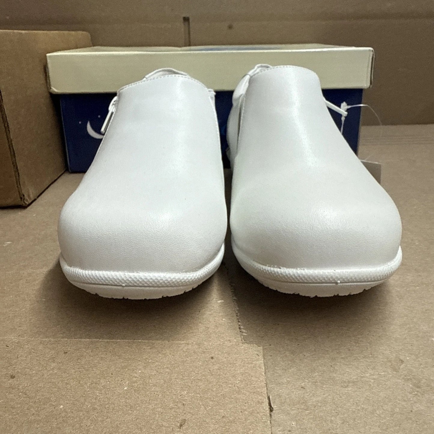 24 HOUR COMFORT Ester Women's 7.5 Wide Width Slip-On Leather Loafers Nurse