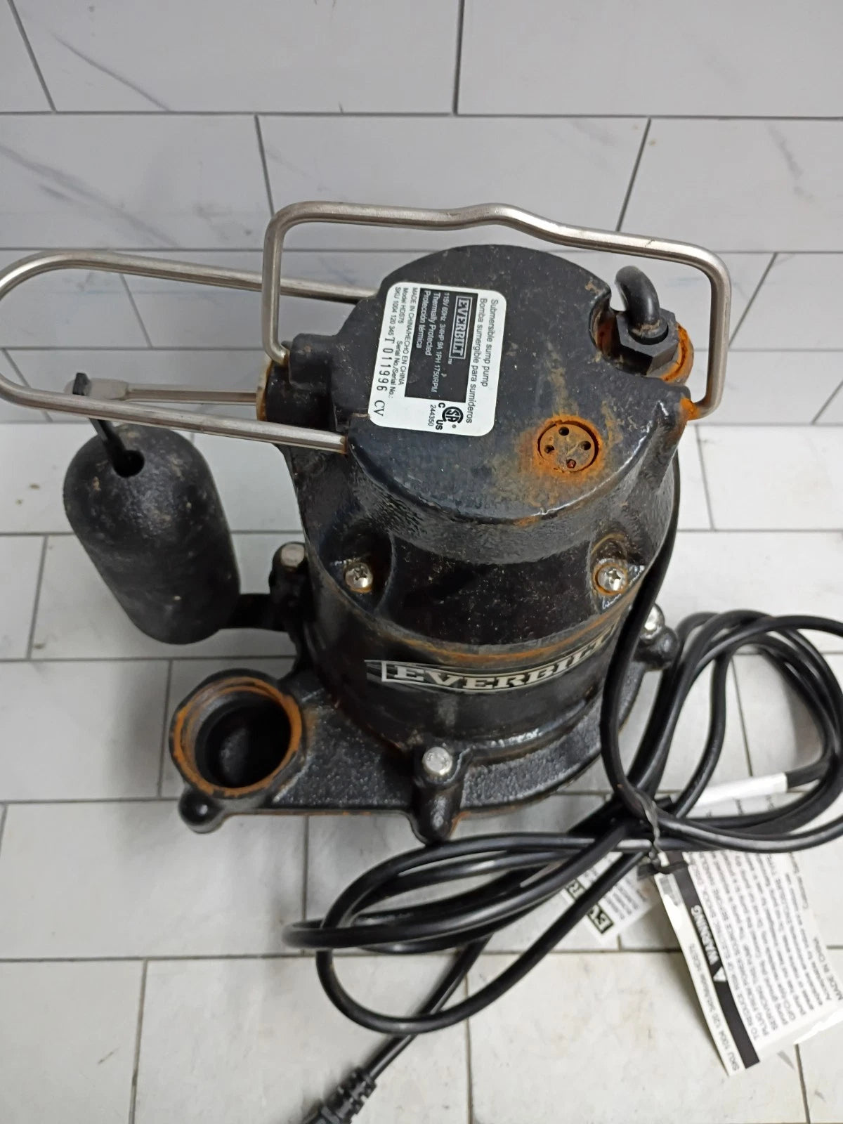 Everbilt 3/4HP Cast-Iron Pro-Grade Submersible Sump Pump 1004 120 345 Used