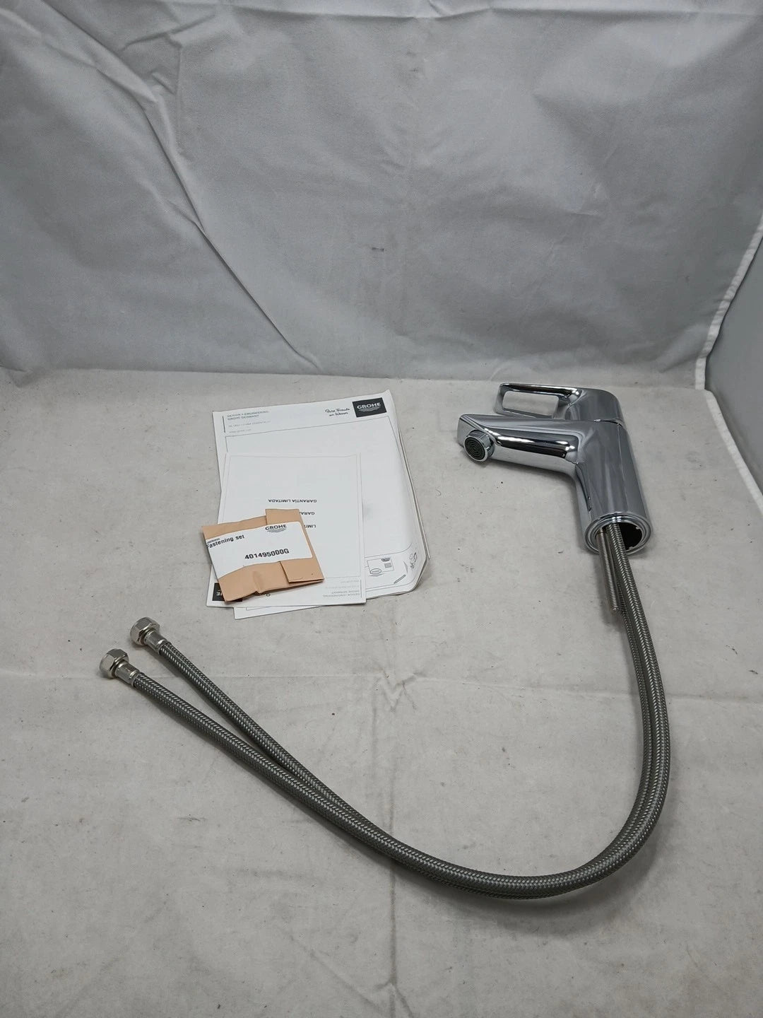 GROHEBau Loop Single-Handle Single Hole Bathroom Faucet and Less Drain