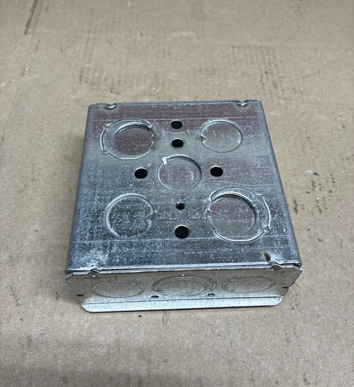 12-PK Steel City 521511234EW Steel Outlet Box with covers open box