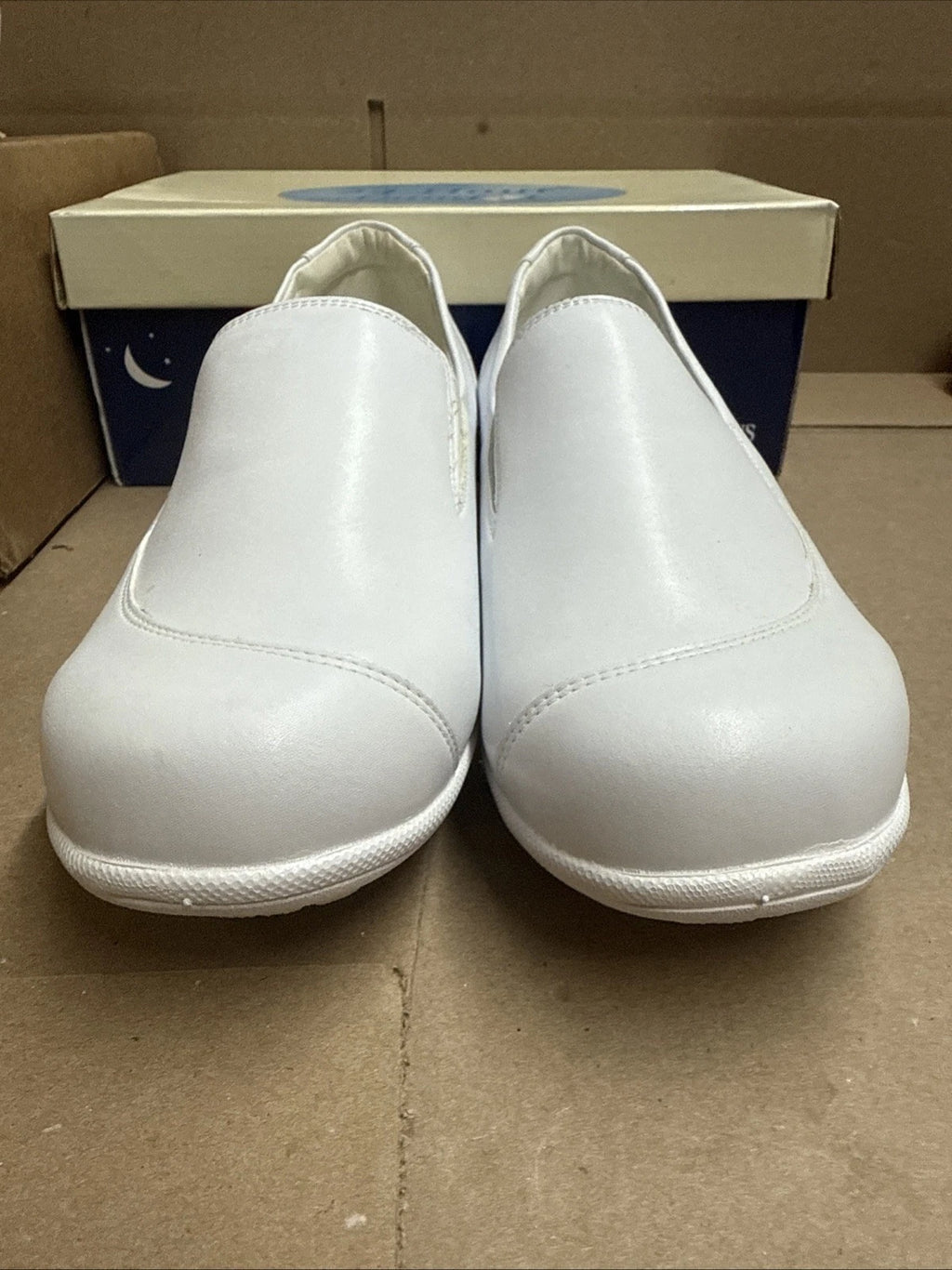 24 HOUR COMFORT Lila Women's 9.5 Wide Width Leather Slip-On Loafers Nurse
