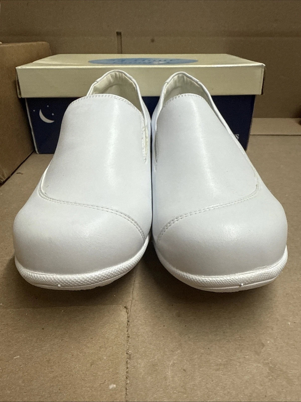 24 HOUR COMFORT Lila Women's 9.5 Wide Width Leather Slip-On Loafers Nurse