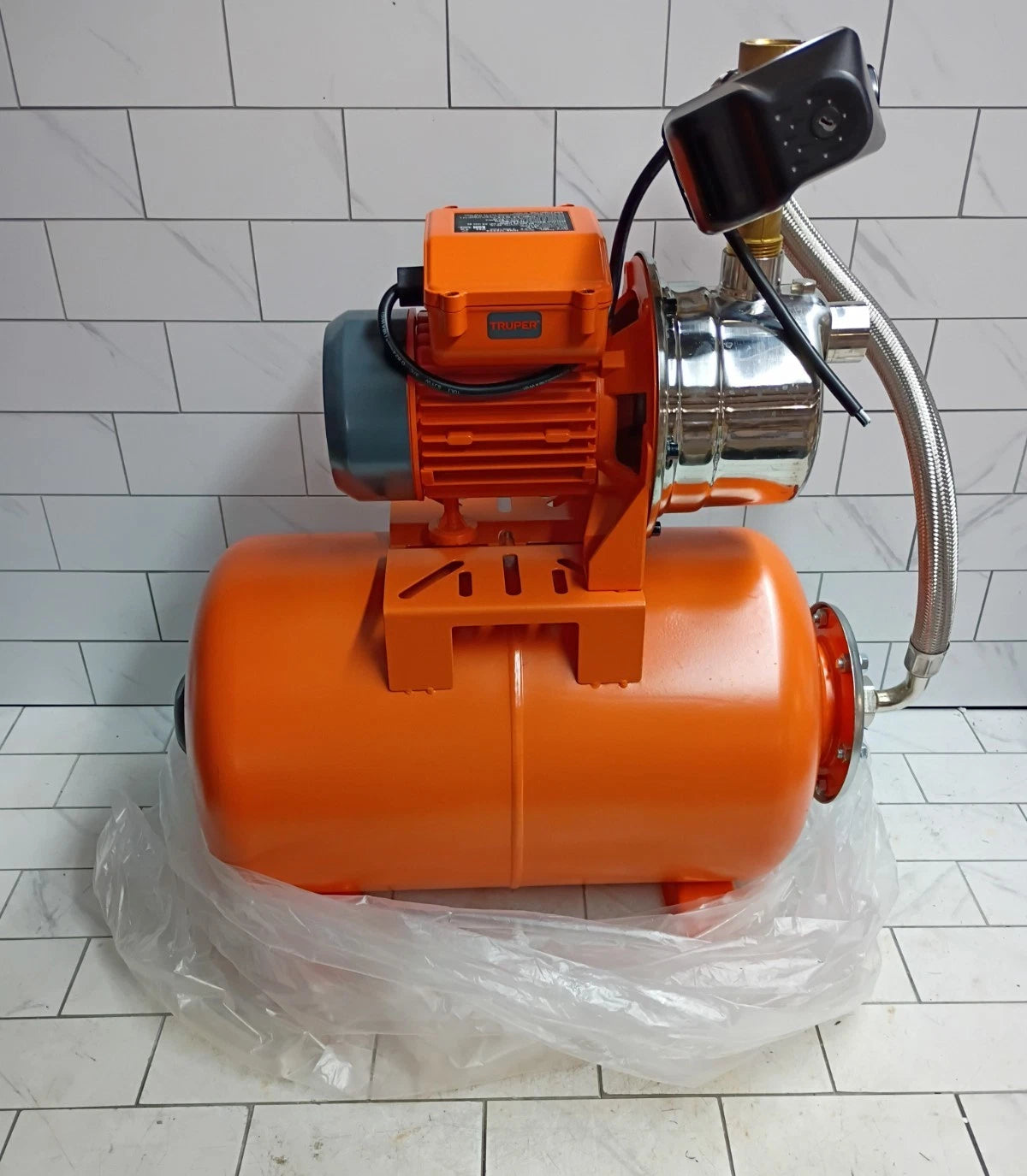 Truper HIDR-1/2X24 Hydropneumatic pump 1/2 HP, 24 liters Open Box, Read