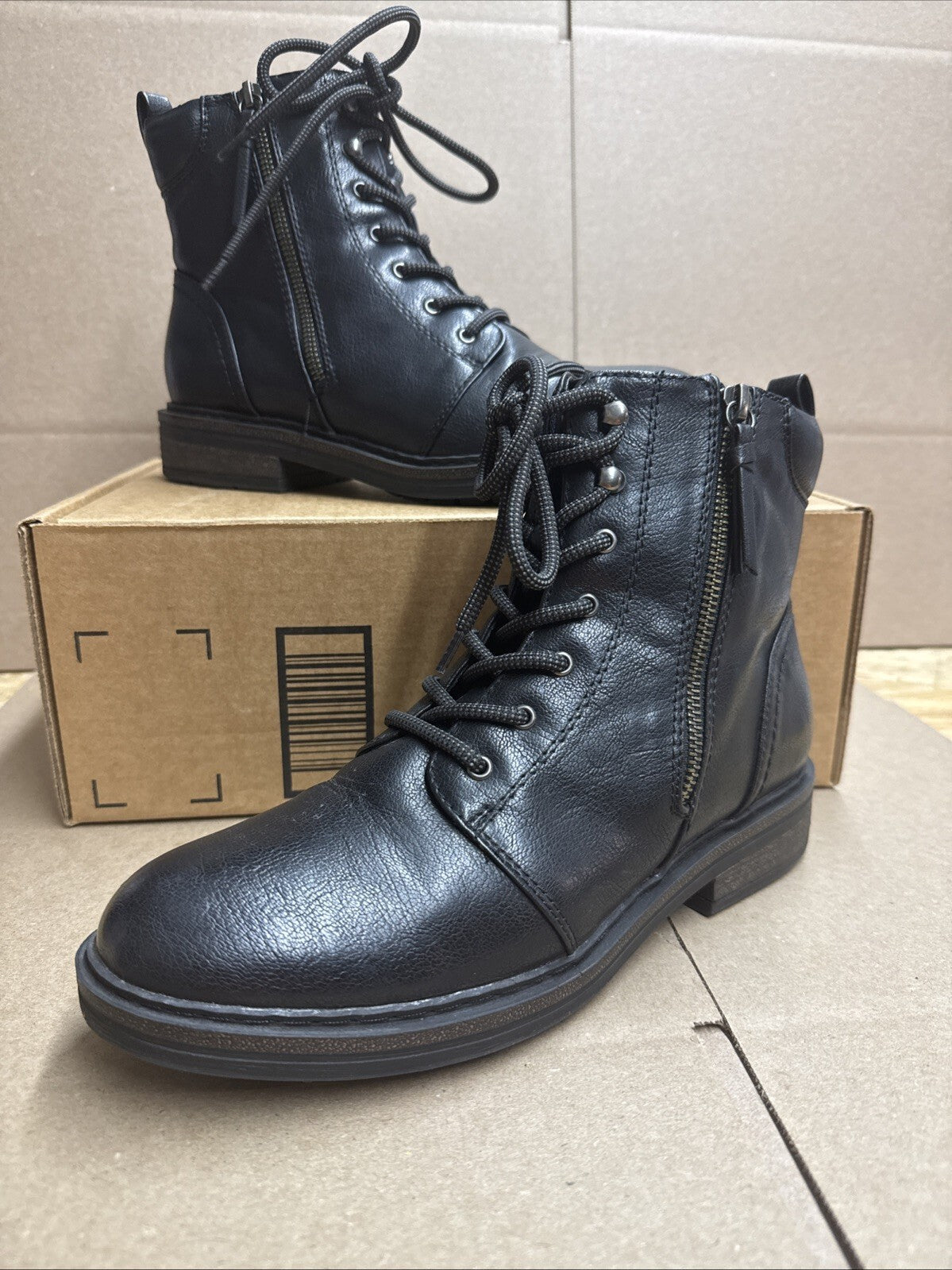 Baretrap Amysue Women’s Size 9M Faux Leather Black Biker Boot Zipper Laces