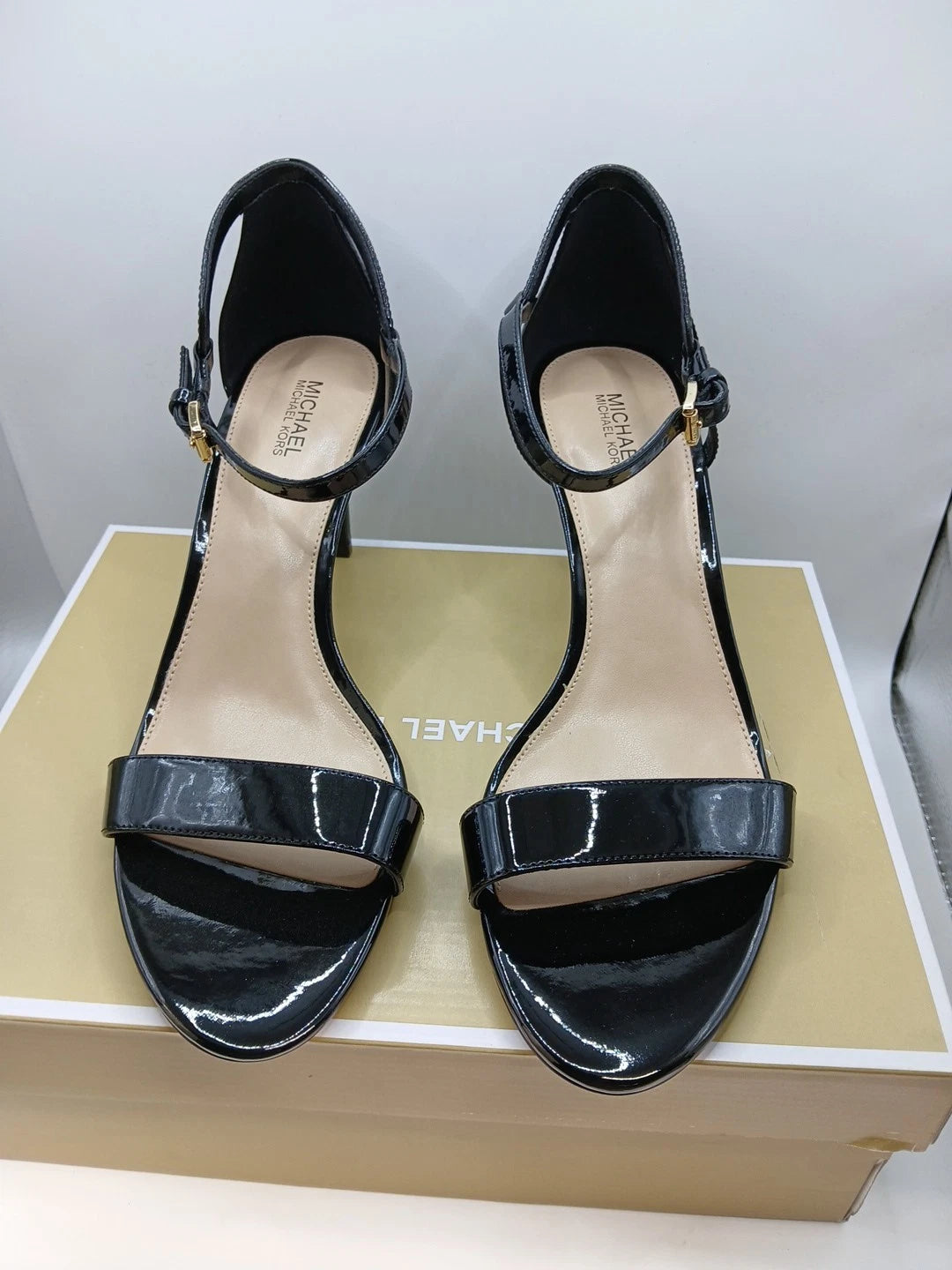 Michael Kors Simone Leather Mid Heel in Black Size 8.5