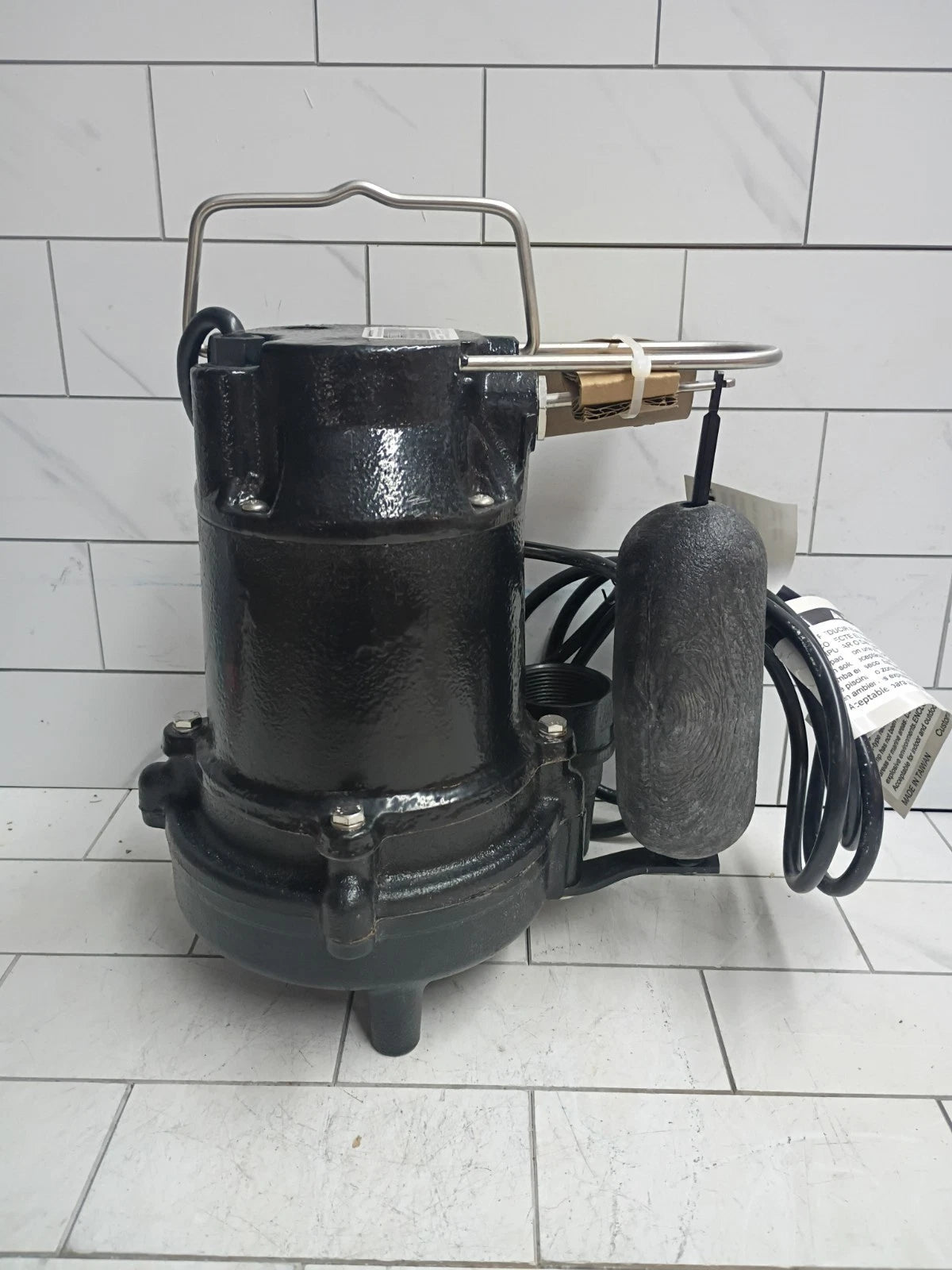 Everbilt 3/4HP Cast-Iron Pro-Grade Submersible Sump Pump 1004 120 345 Open Box