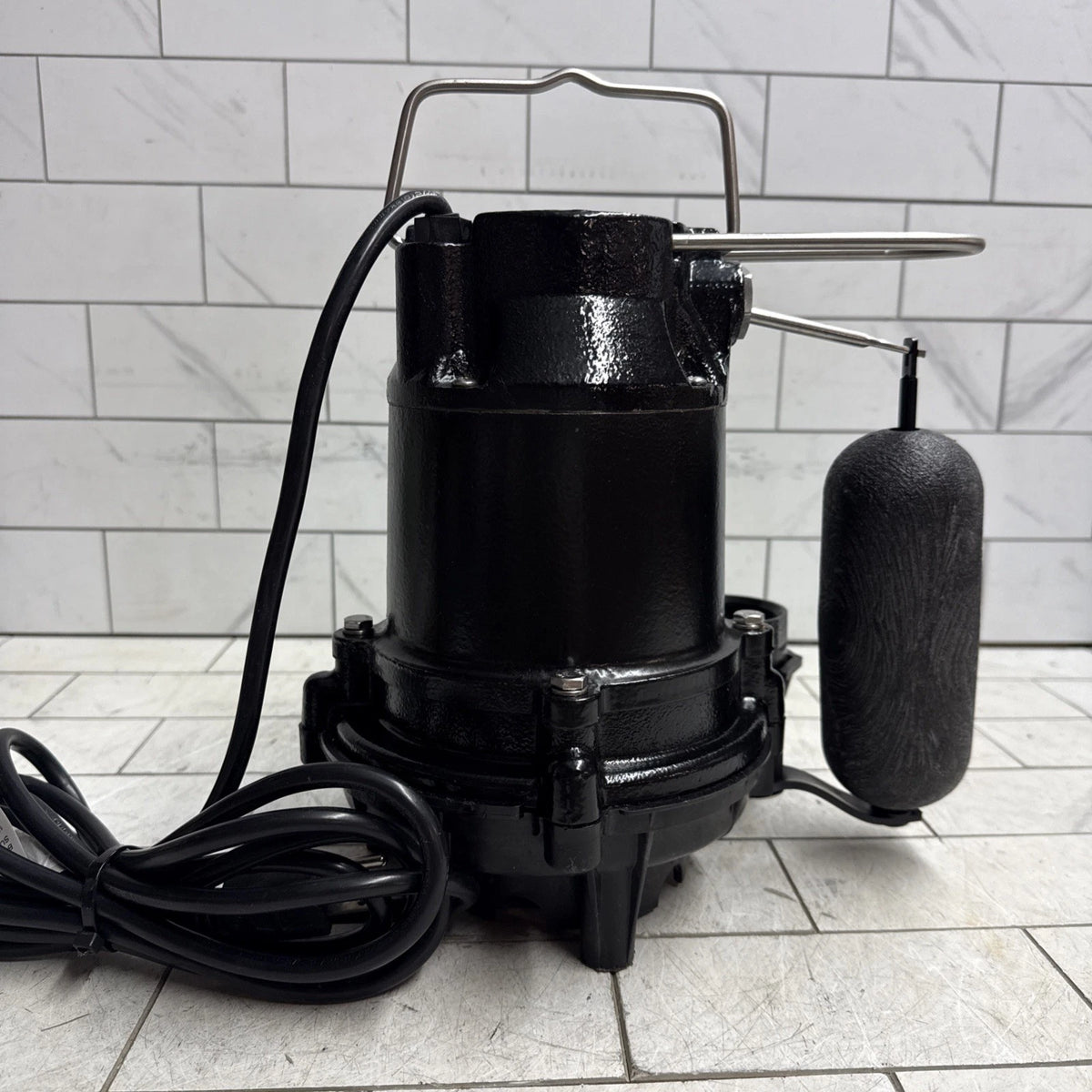 Everbilt HDS30 - 1/3 HP Cast Iron Submersible Sump Pump New Open Box