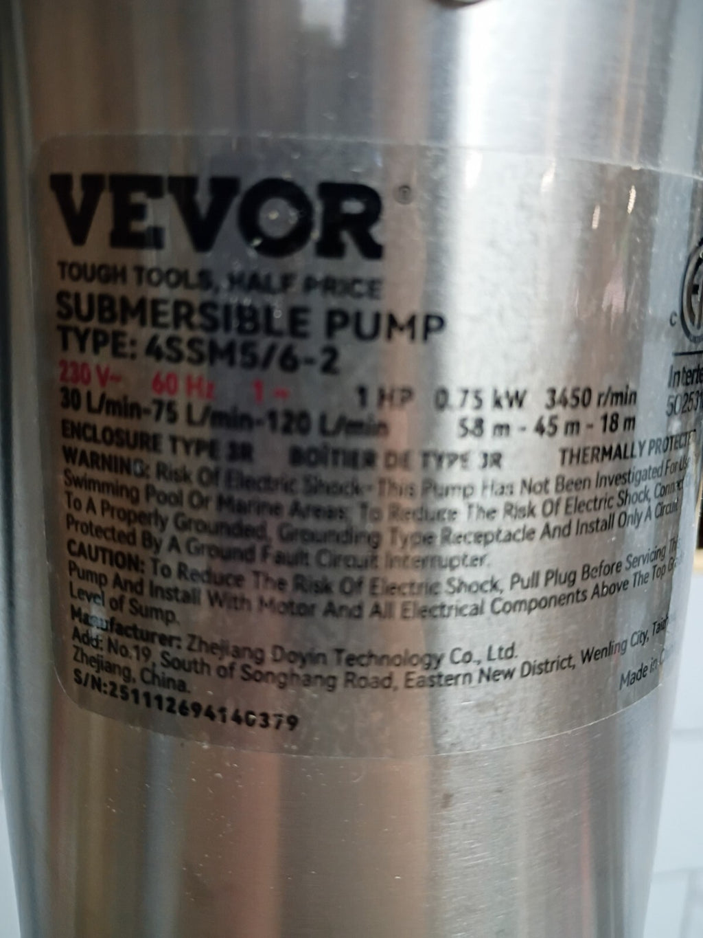 vevor submersible pump type 4ssm5/6 230v 1 Hp. Open Box