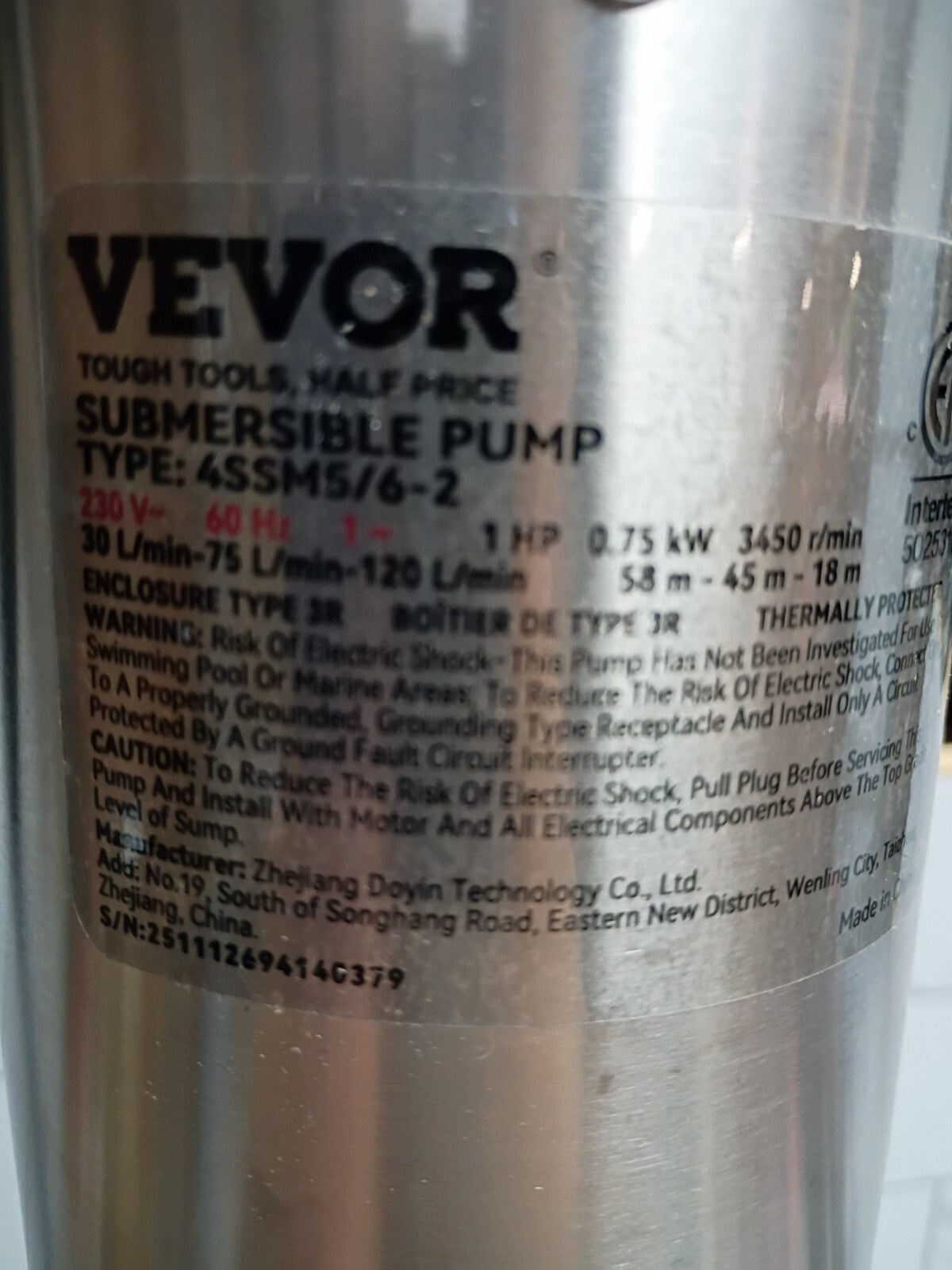 vevor submersible pump type 4ssm5/6 230v 1 Hp. Open Box