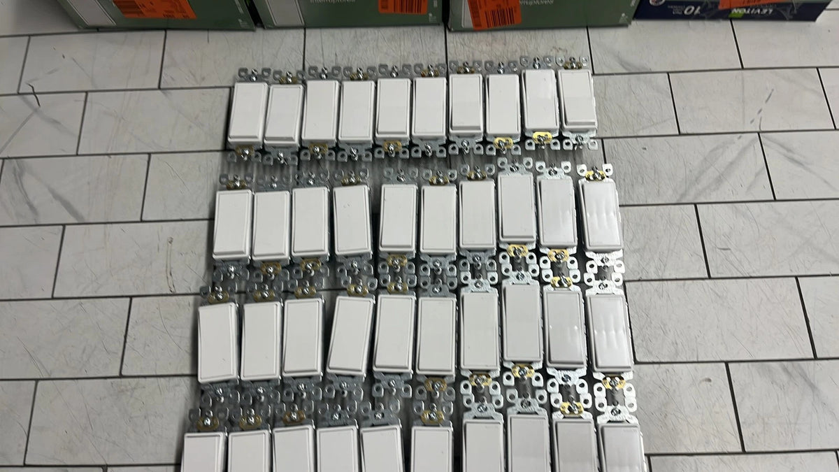 40 PK 5601-2WM 15 Amp 120/277 Volt, Rocker Single-Pole AC Quiet Switch