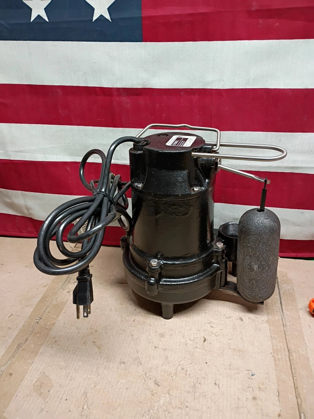 Everbilt HDS75 3/4HP Cast-Iron Pro-Grade Submersible Sump Pump New Open Box.