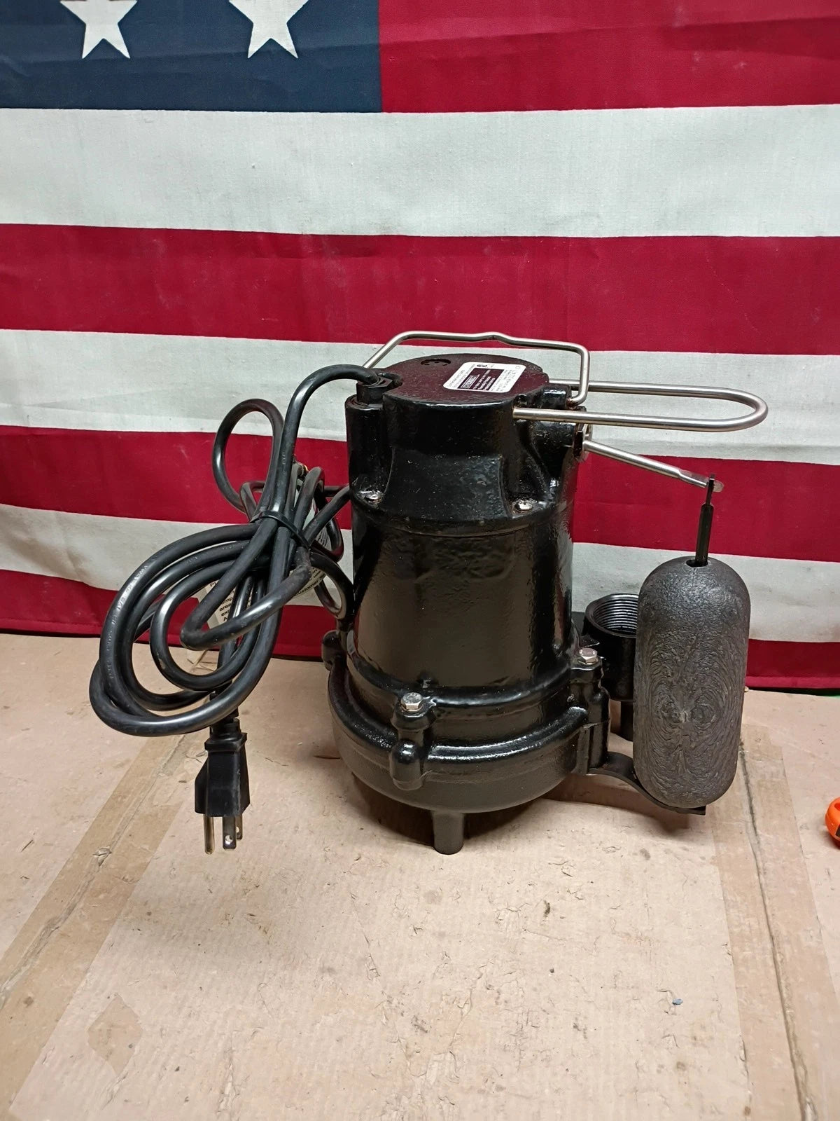 Everbilt HDS75 3/4HP Cast-Iron Pro-Grade Submersible Sump Pump New Open Box.