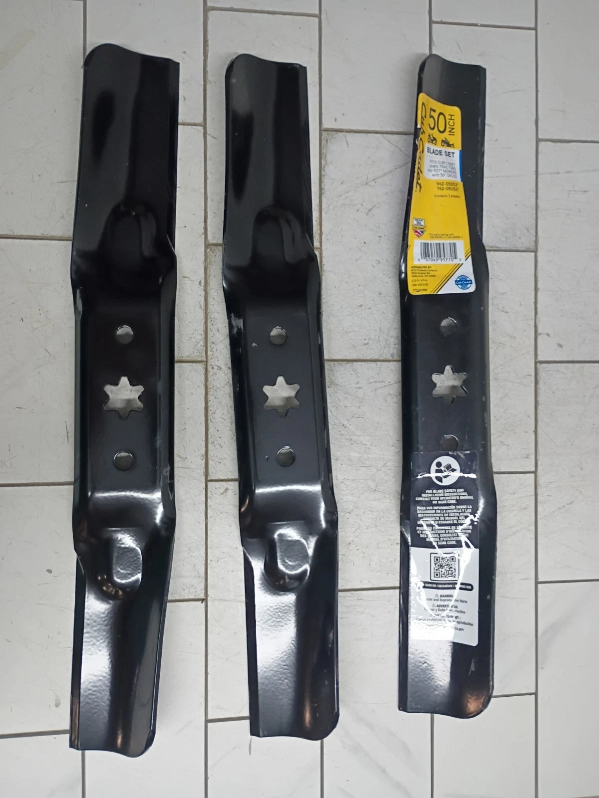 OEM Cub Cadet 50" 742-05052 & 942-05052 3-Mower Blades 50'' Deck NEW OPEN BOX