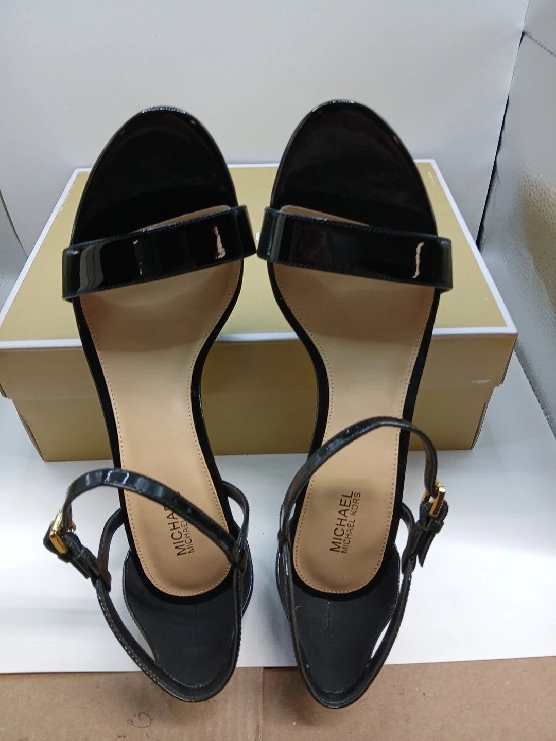 NWB Michael Kors Simone Patent Leather Mid Sandal Heel in Black Size 8.5