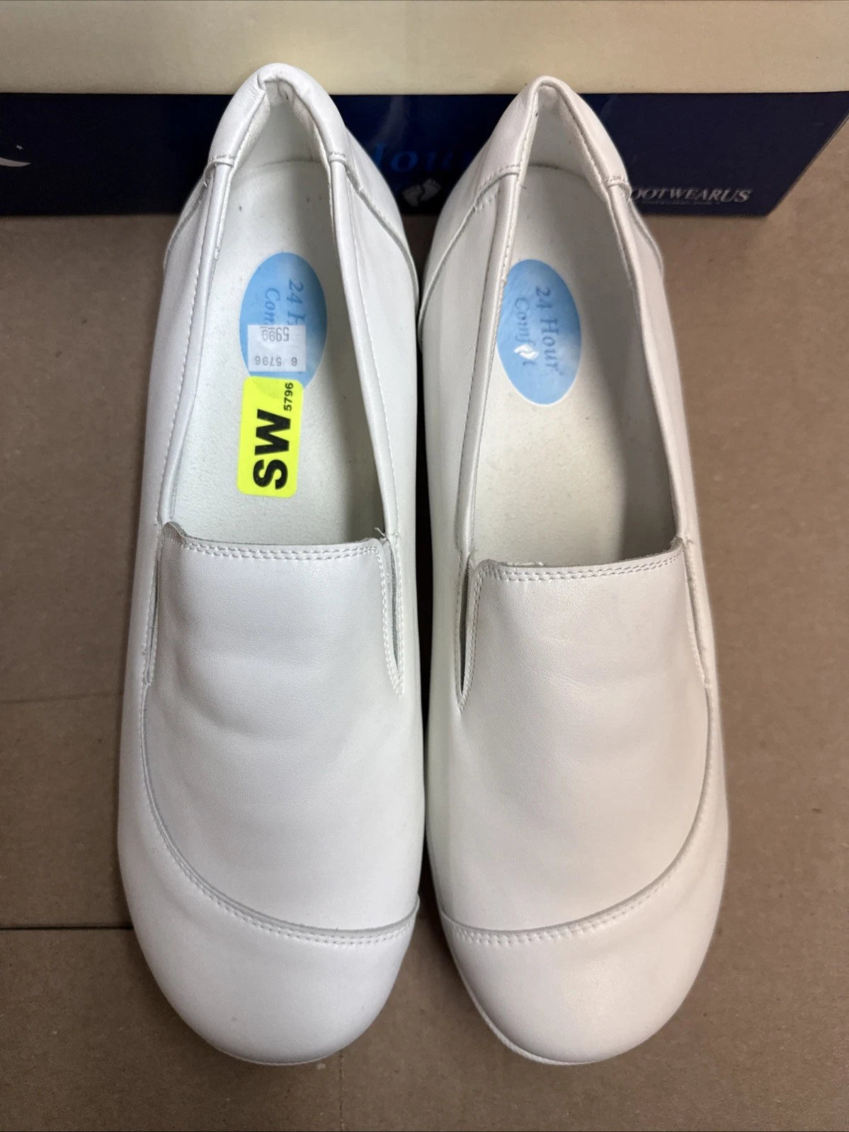 24 HOUR COMFORT Lila Women's 10.5 Wide Width Leather Slip-On Loafers Nurse