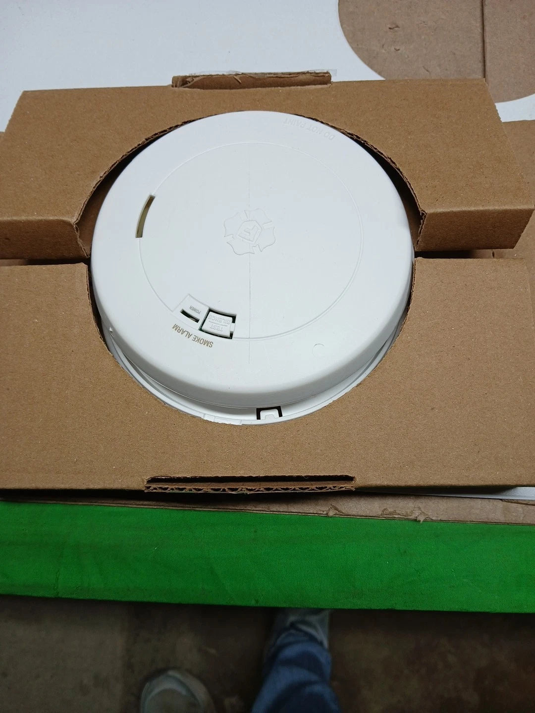 First Alert Superior Smoke Alarm -Slim Profile Design- Model #SM210 (READ DISCR)