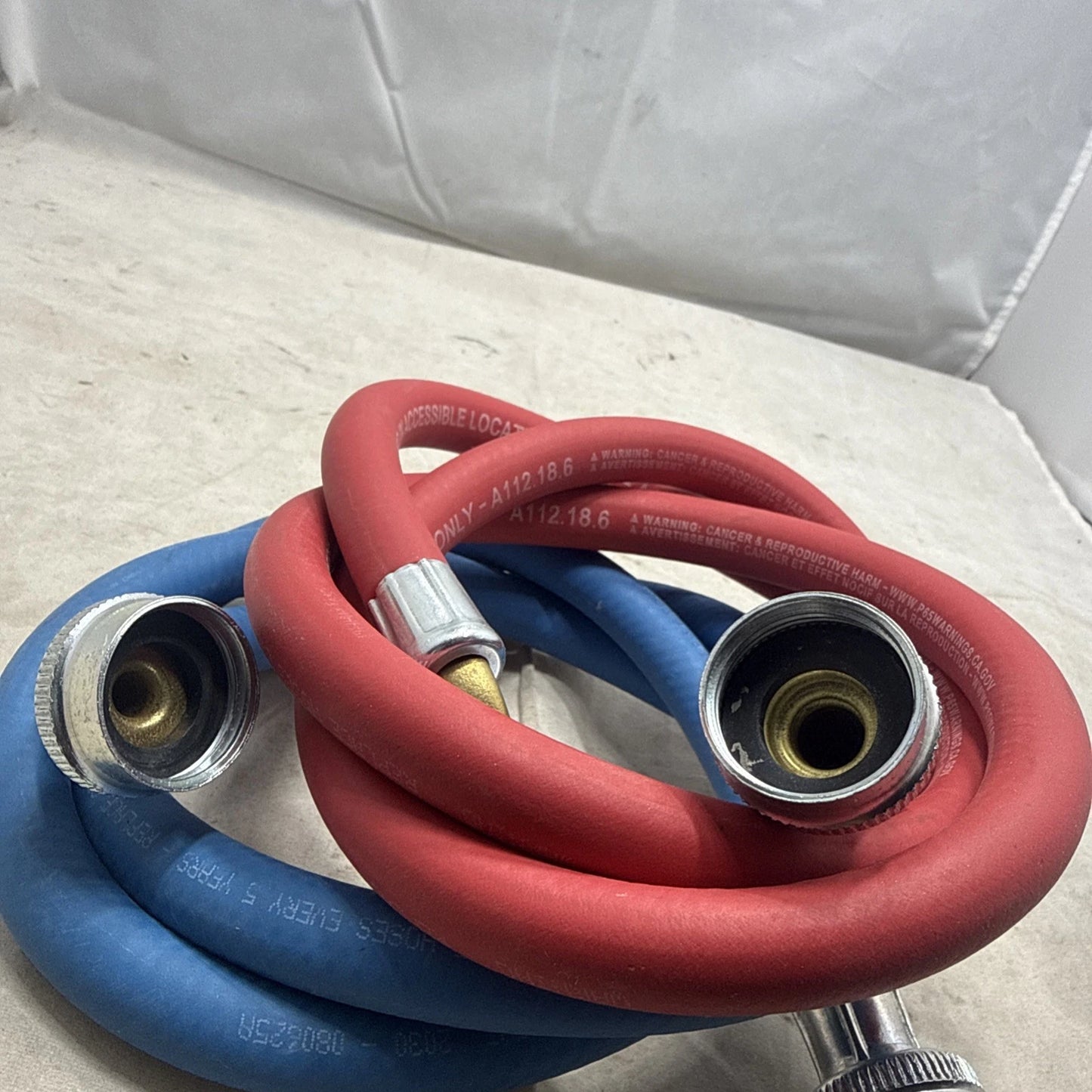 PAIR Everbilt4FT RED/BLUE RUBBER WASHER HOSES Open Box