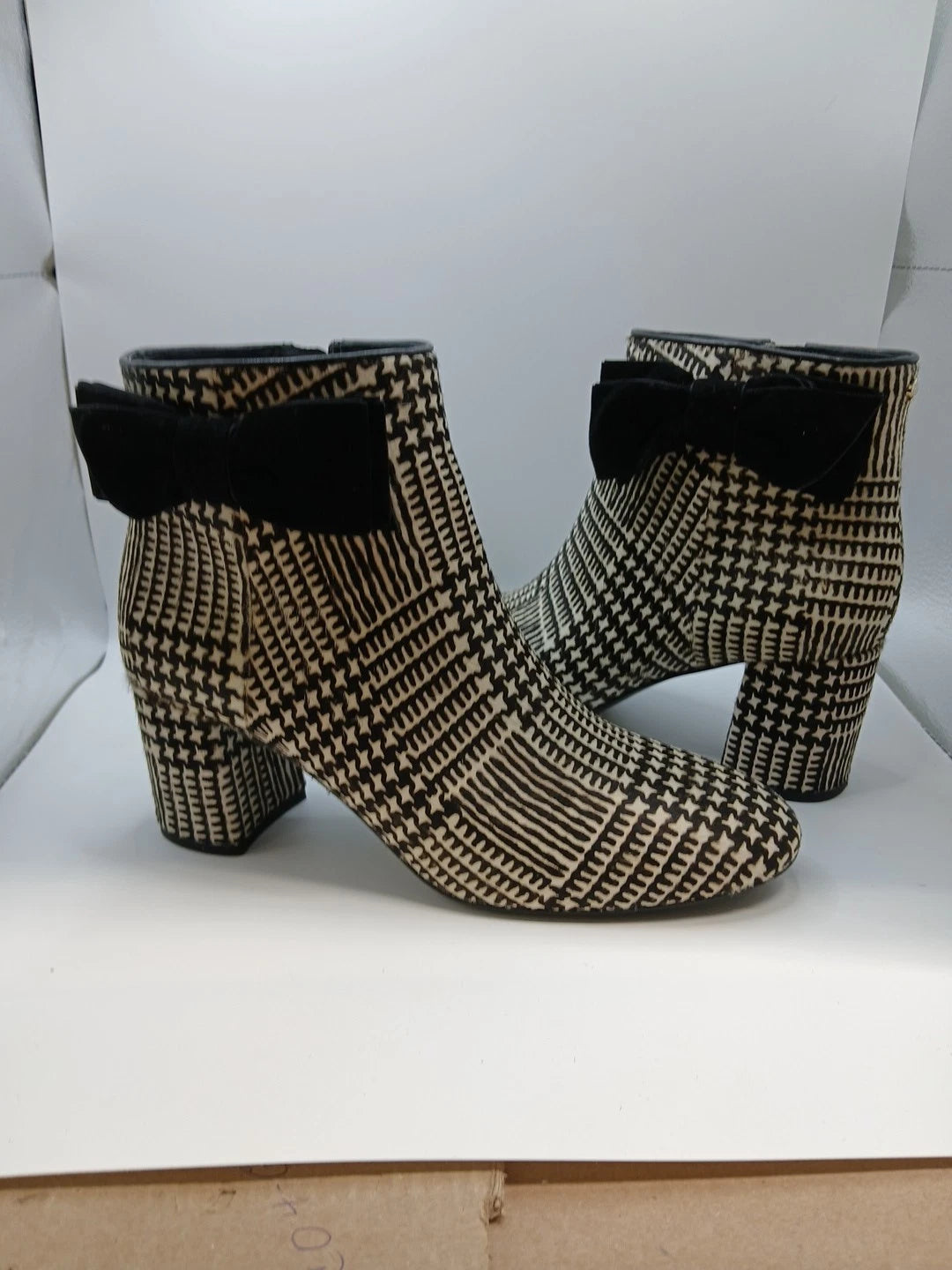 Kate Spade New York Holly ankle boots W/black and white houndstooth Size 7