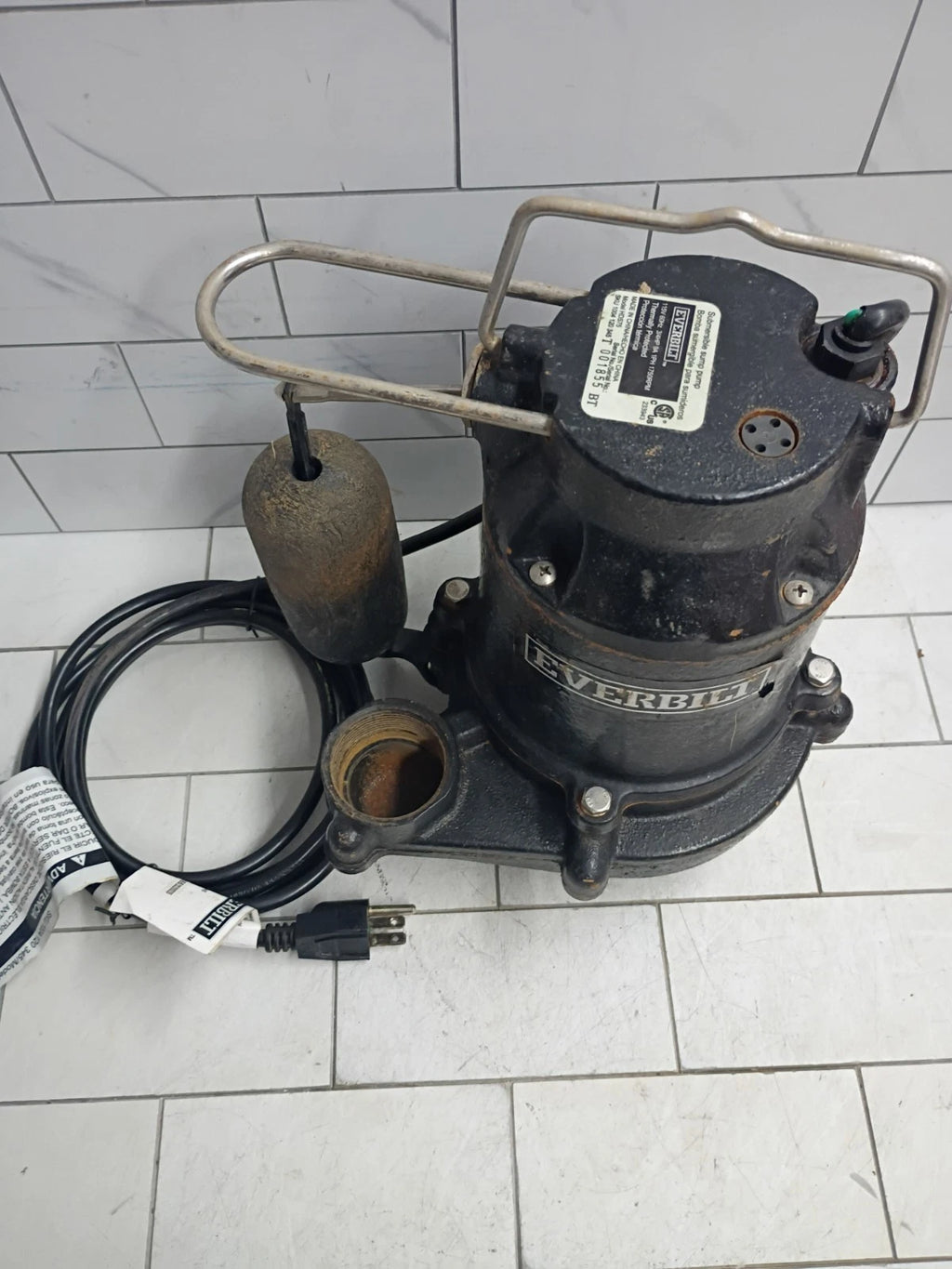 Everbilt 3/4HP Cast-Iron Pro-Grade Submersible Sump Pump 1004 120 345 Used